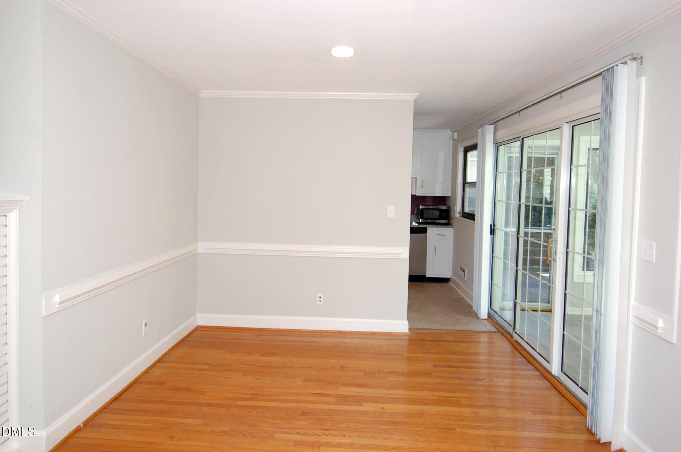 727 Graham Street Property Photo 6