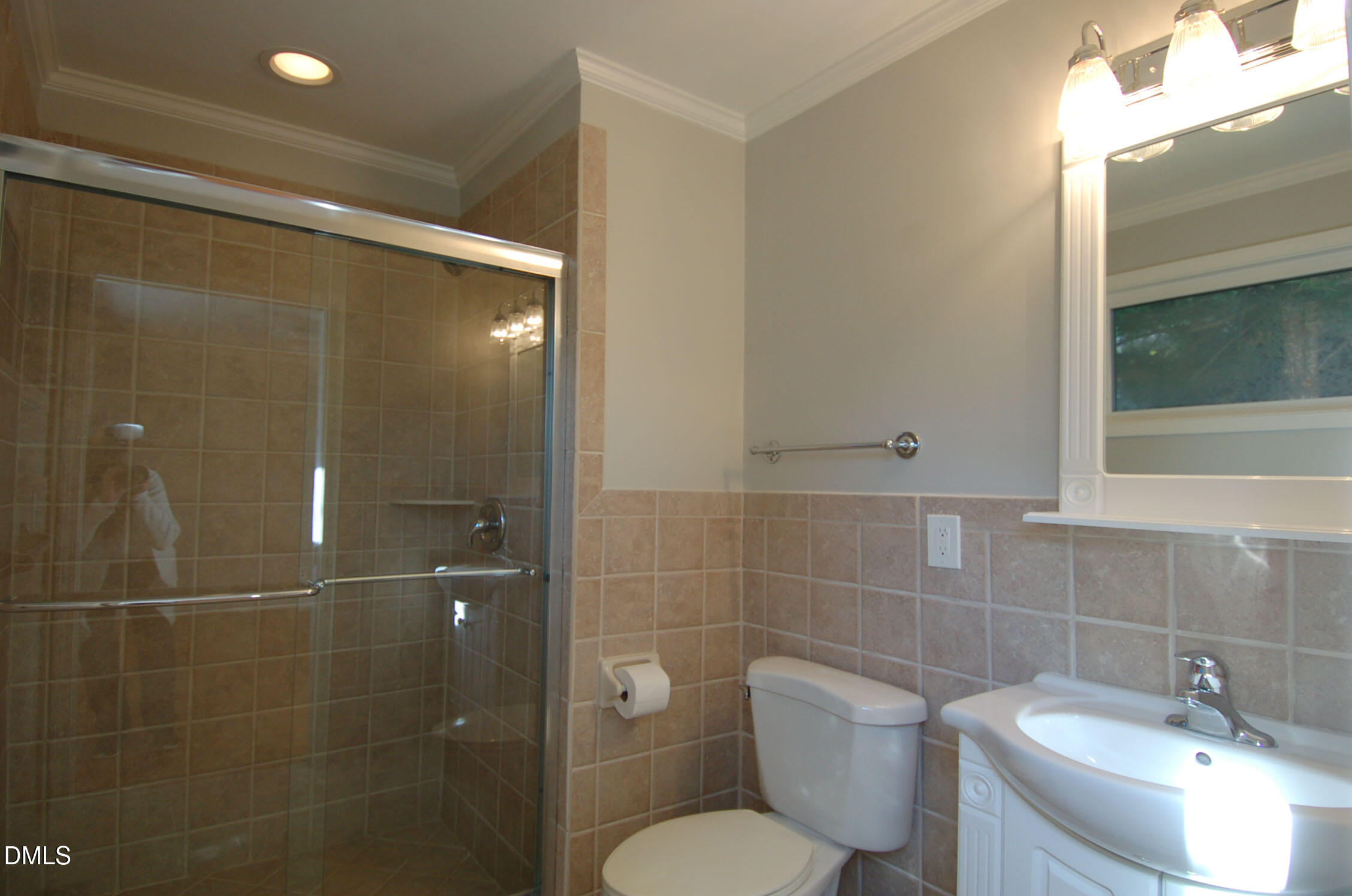 727 Graham Street Property Photo 11