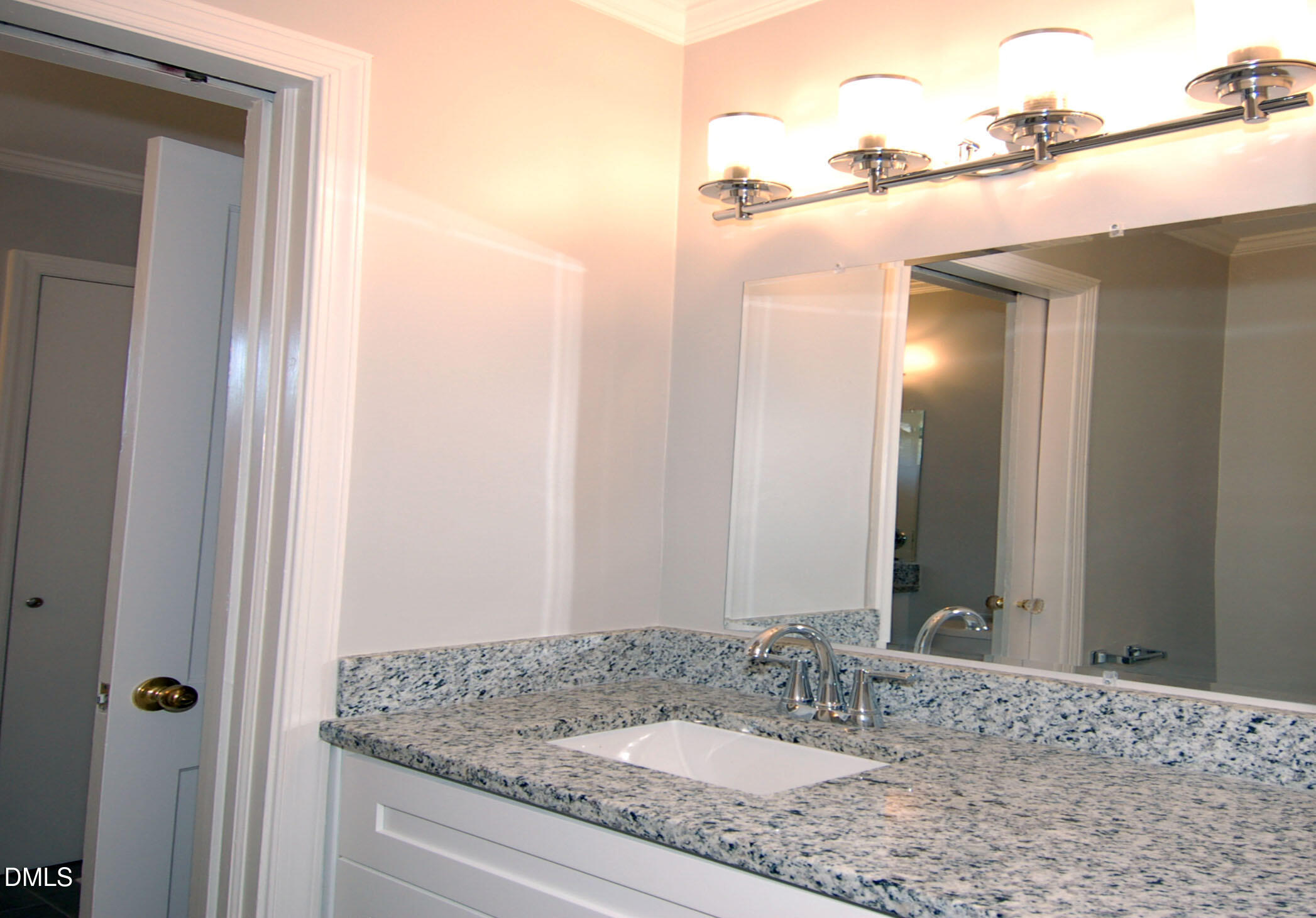 727 Graham Street Property Photo 14