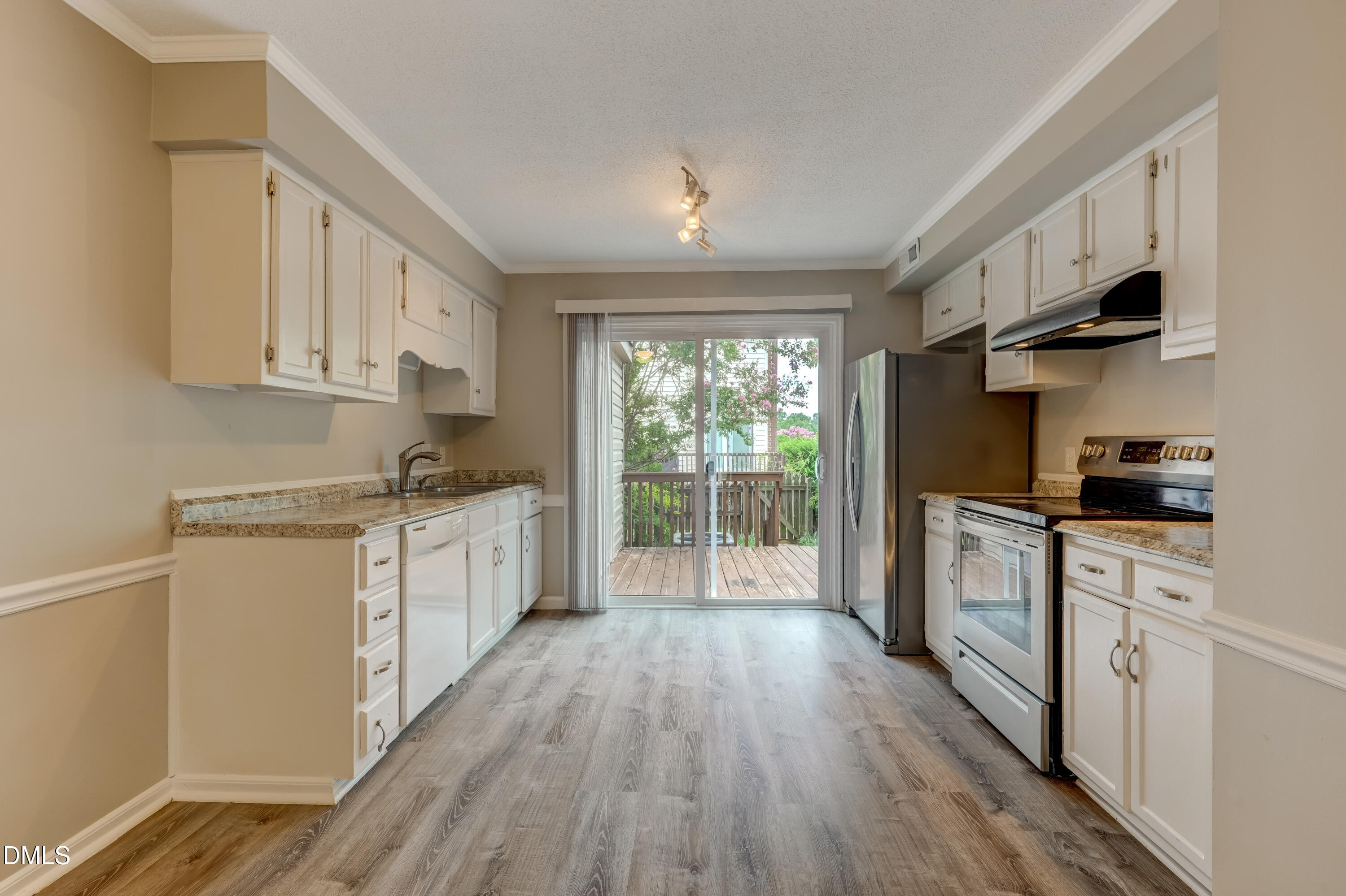 2202 Huntington Road E5 Property Photo 6