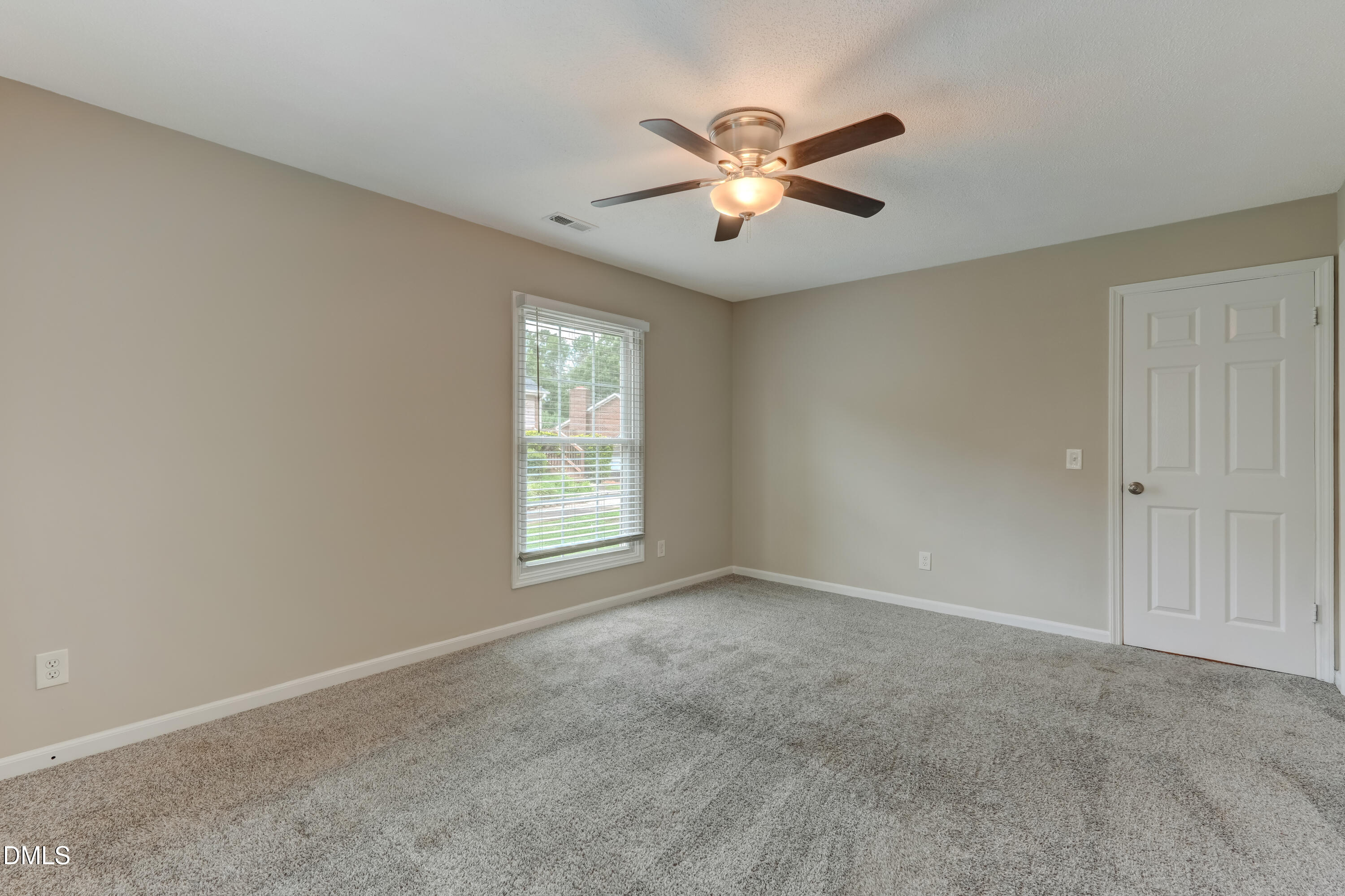 2202 Huntington Road E5 Property Photo 9