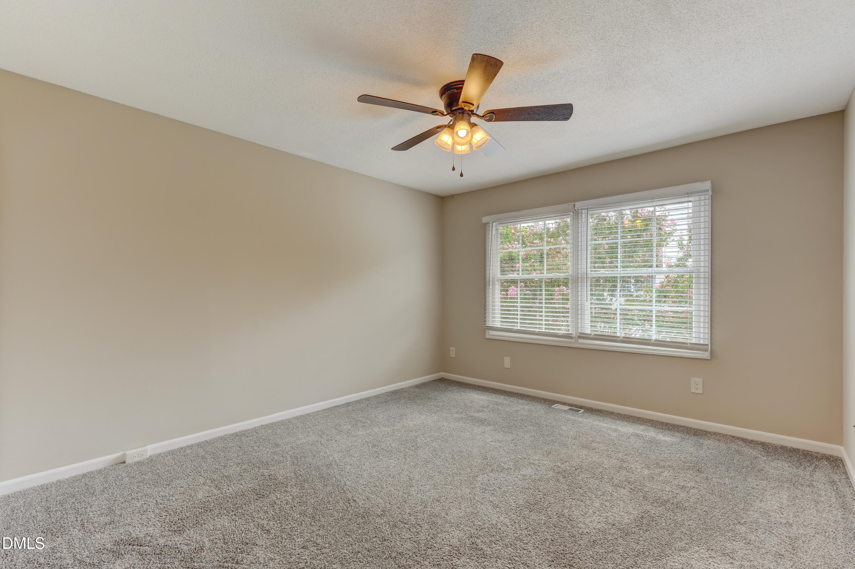2202 Huntington Road E5 Property Photo 13