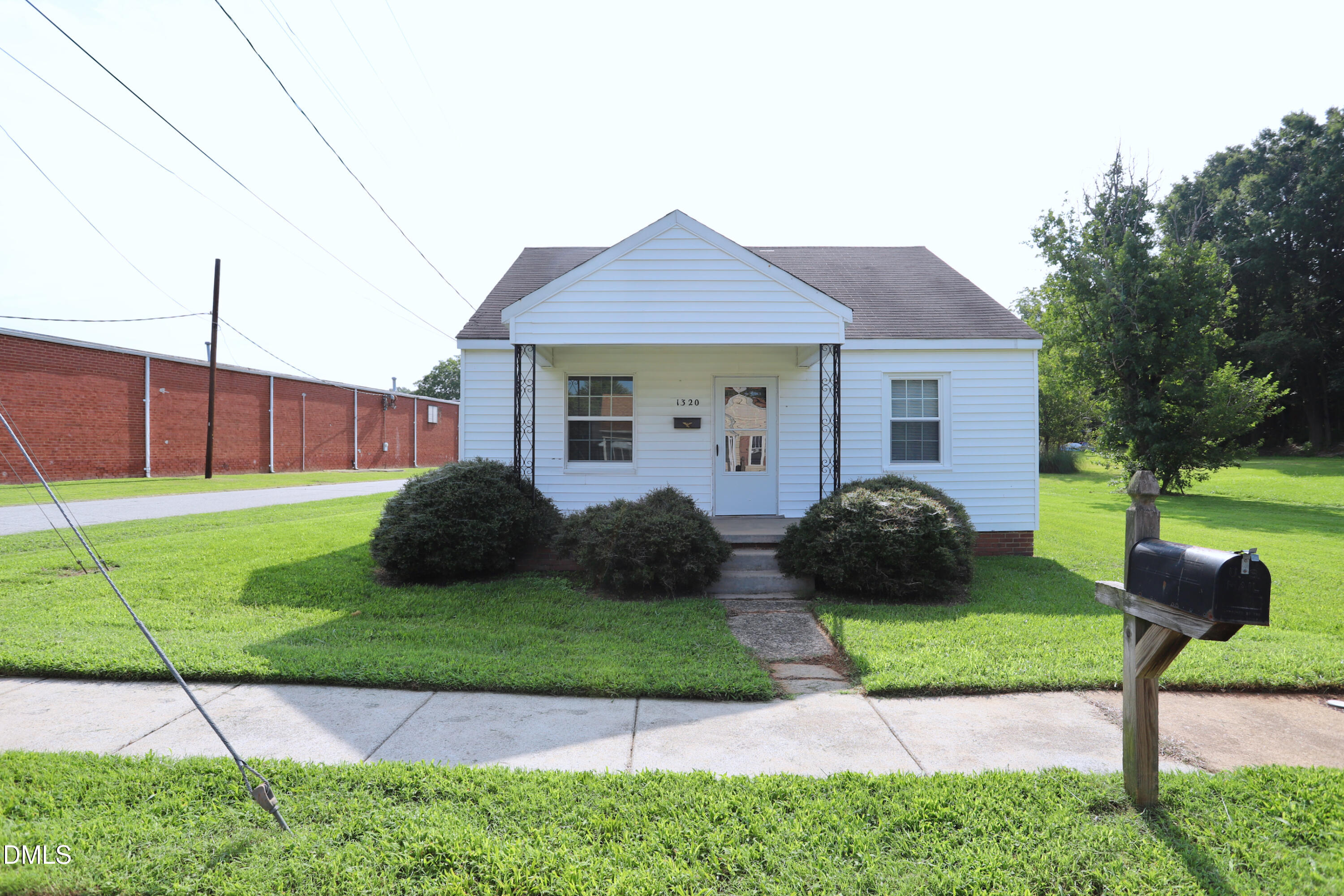 1320 Whitsett Street Property Photo 1