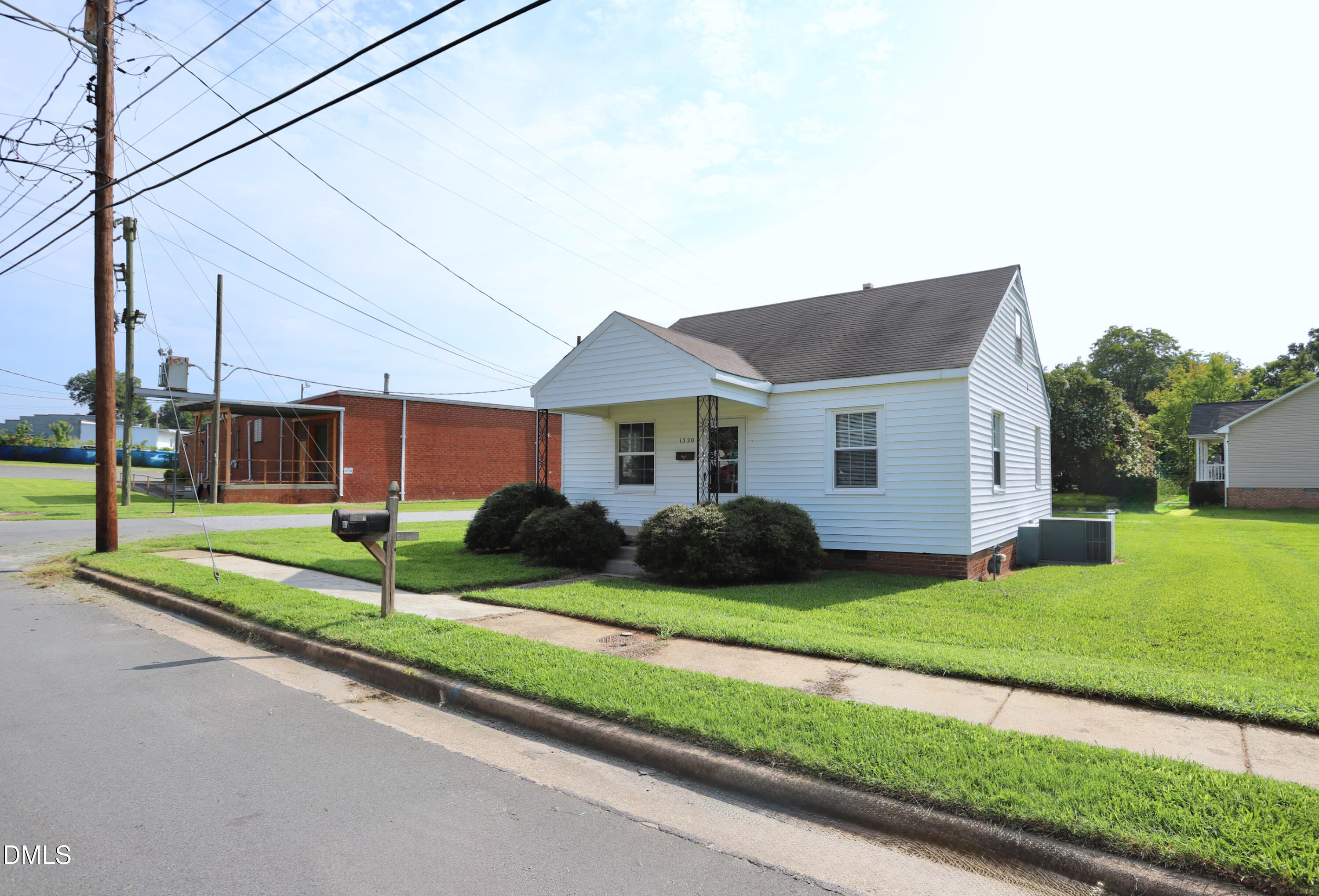 1320 Whitsett Street Property Photo 11