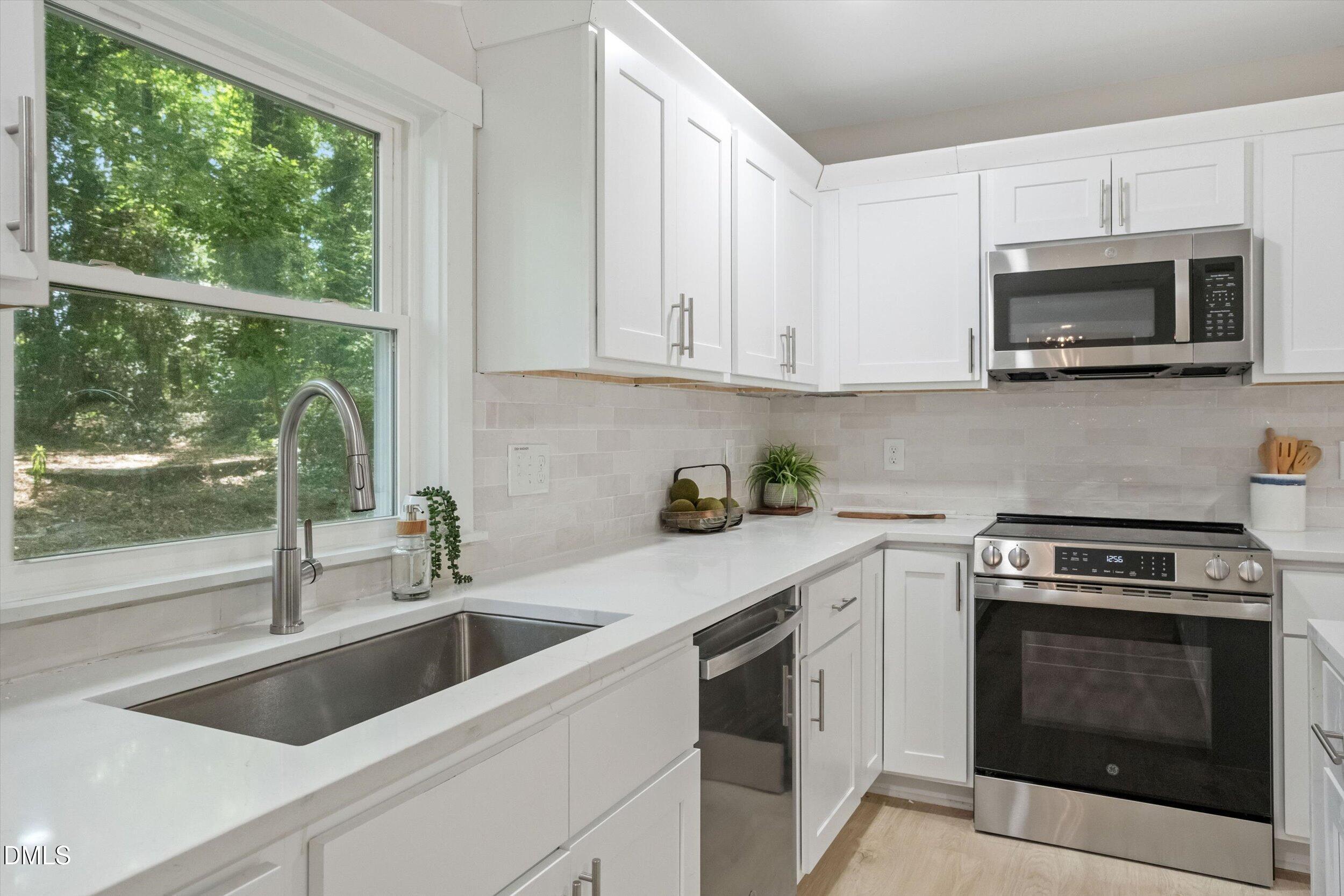 459 Dacian Road Property Photo 4