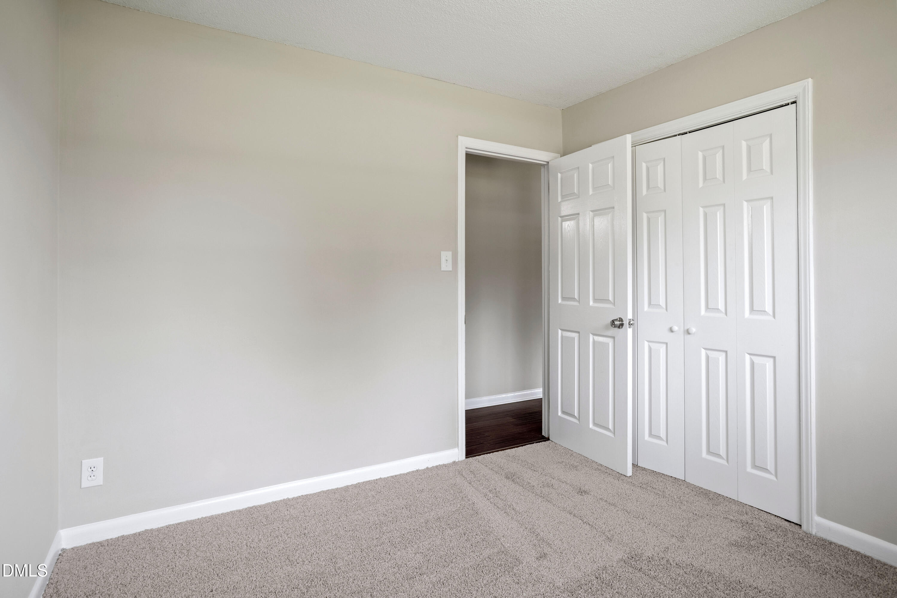 2912 Camberley Drive Property Photo 11