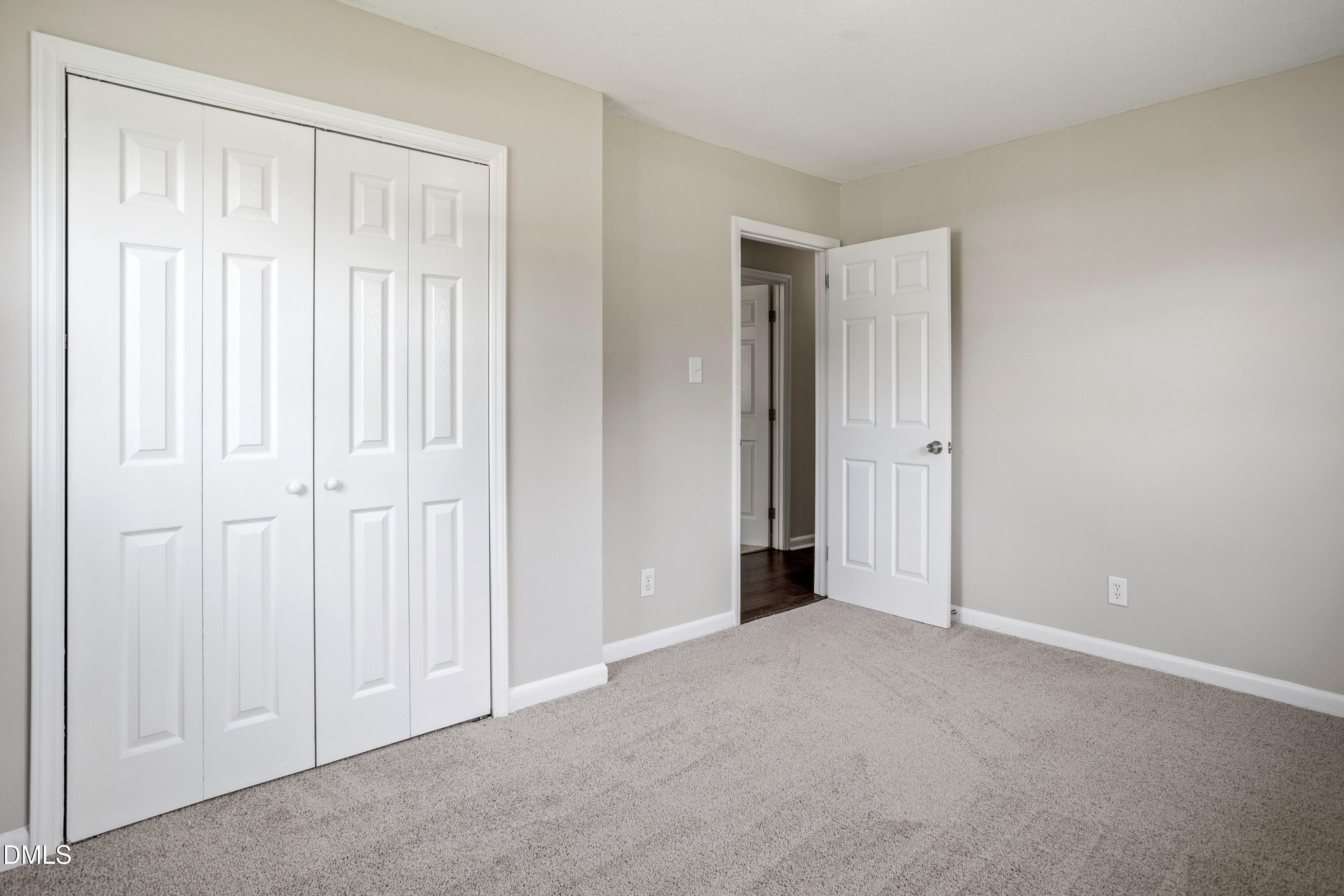 2912 Camberley Drive Property Photo 13