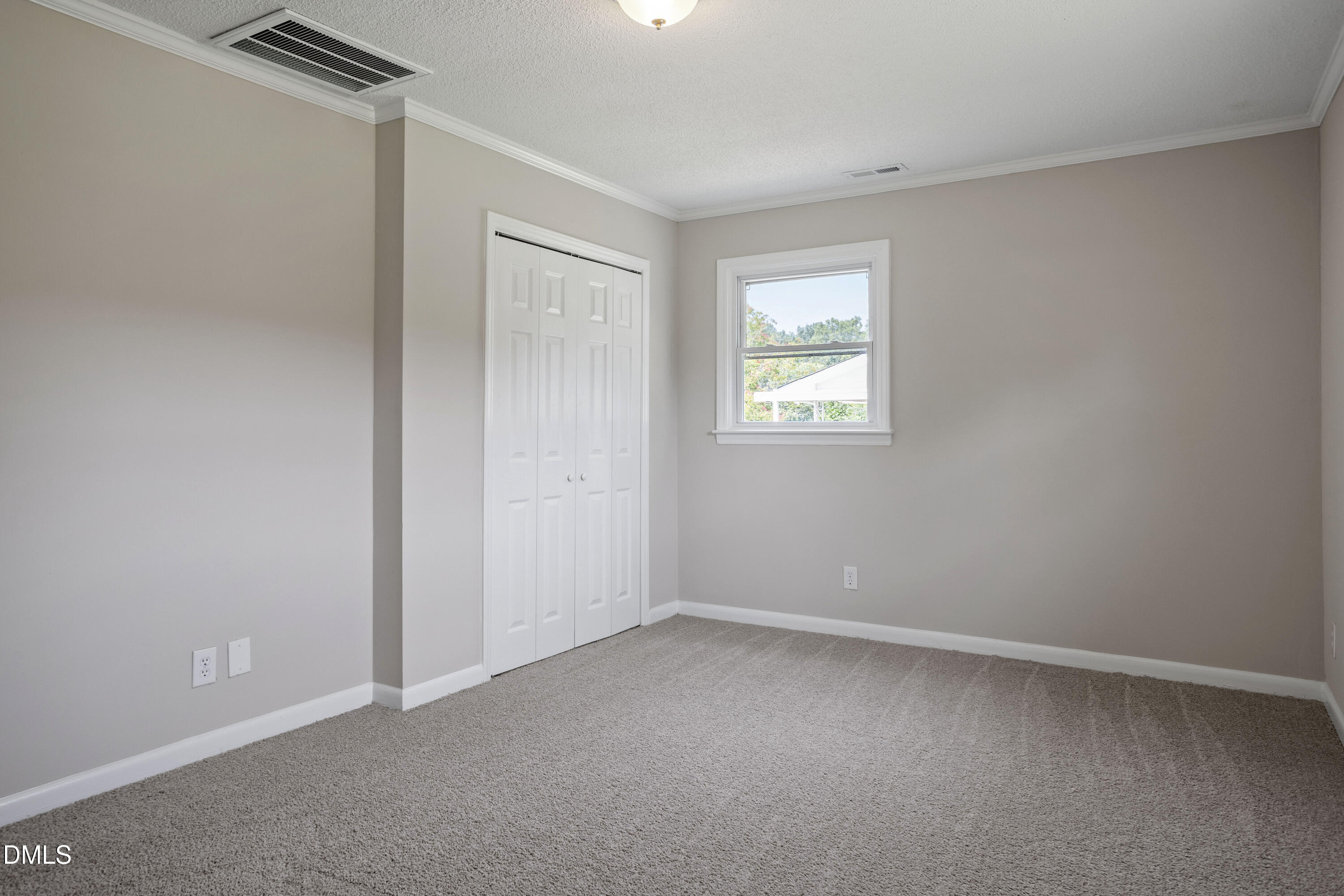 2912 Camberley Drive Property Photo 15