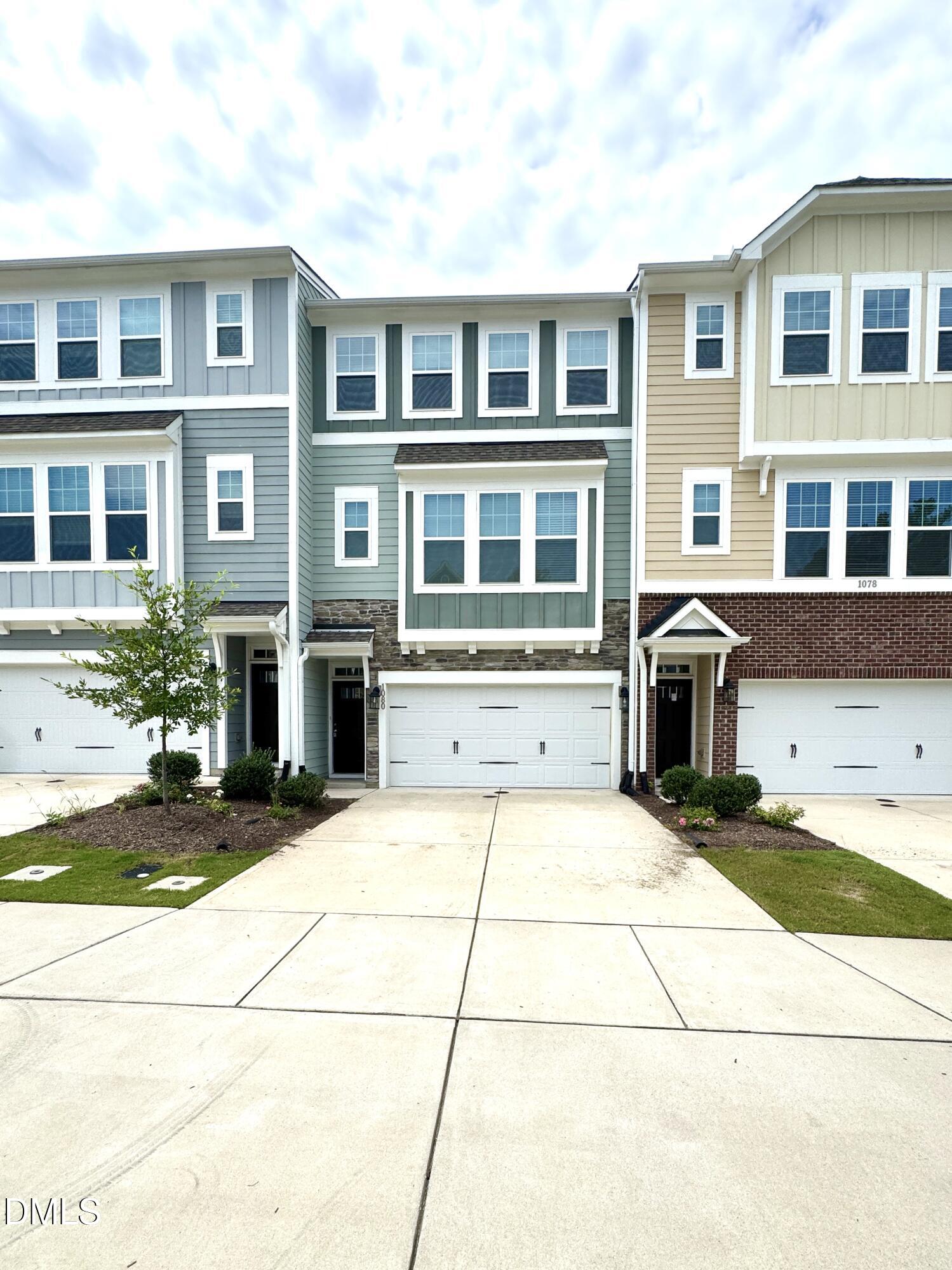 1080 Manorhaven Property Photo 1