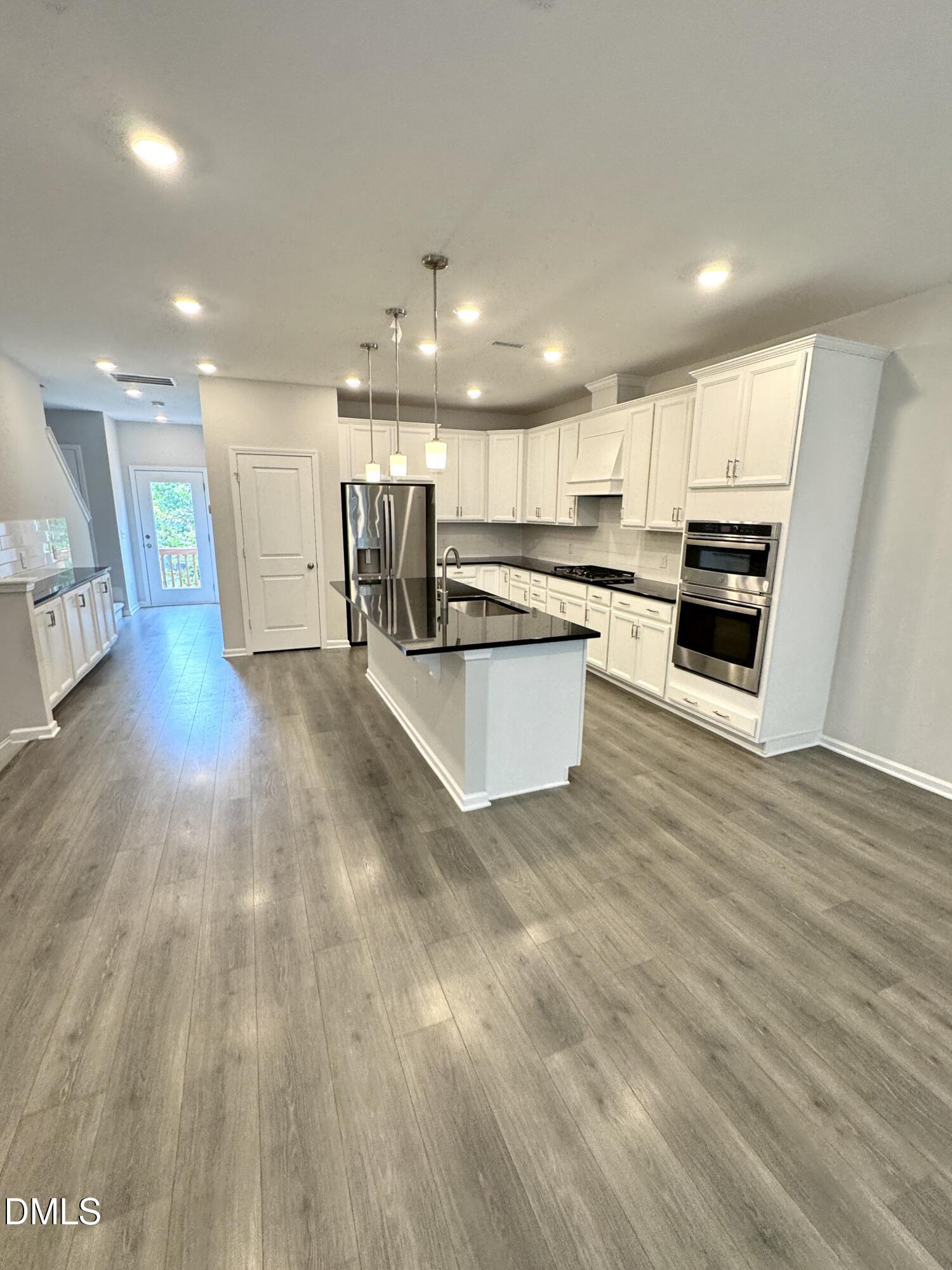 1080 Manorhaven Property Photo 13