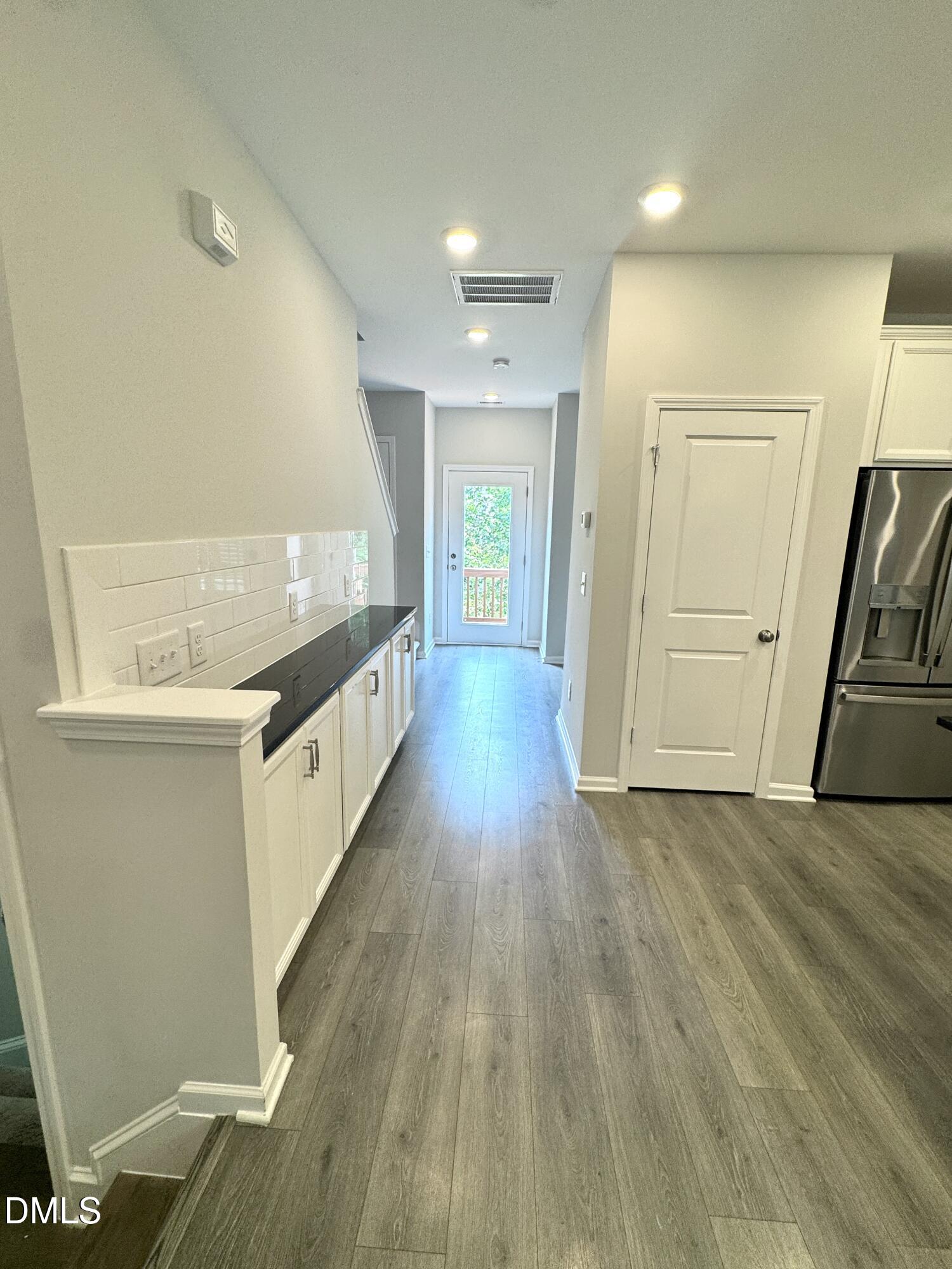 1080 Manorhaven Property Photo 14