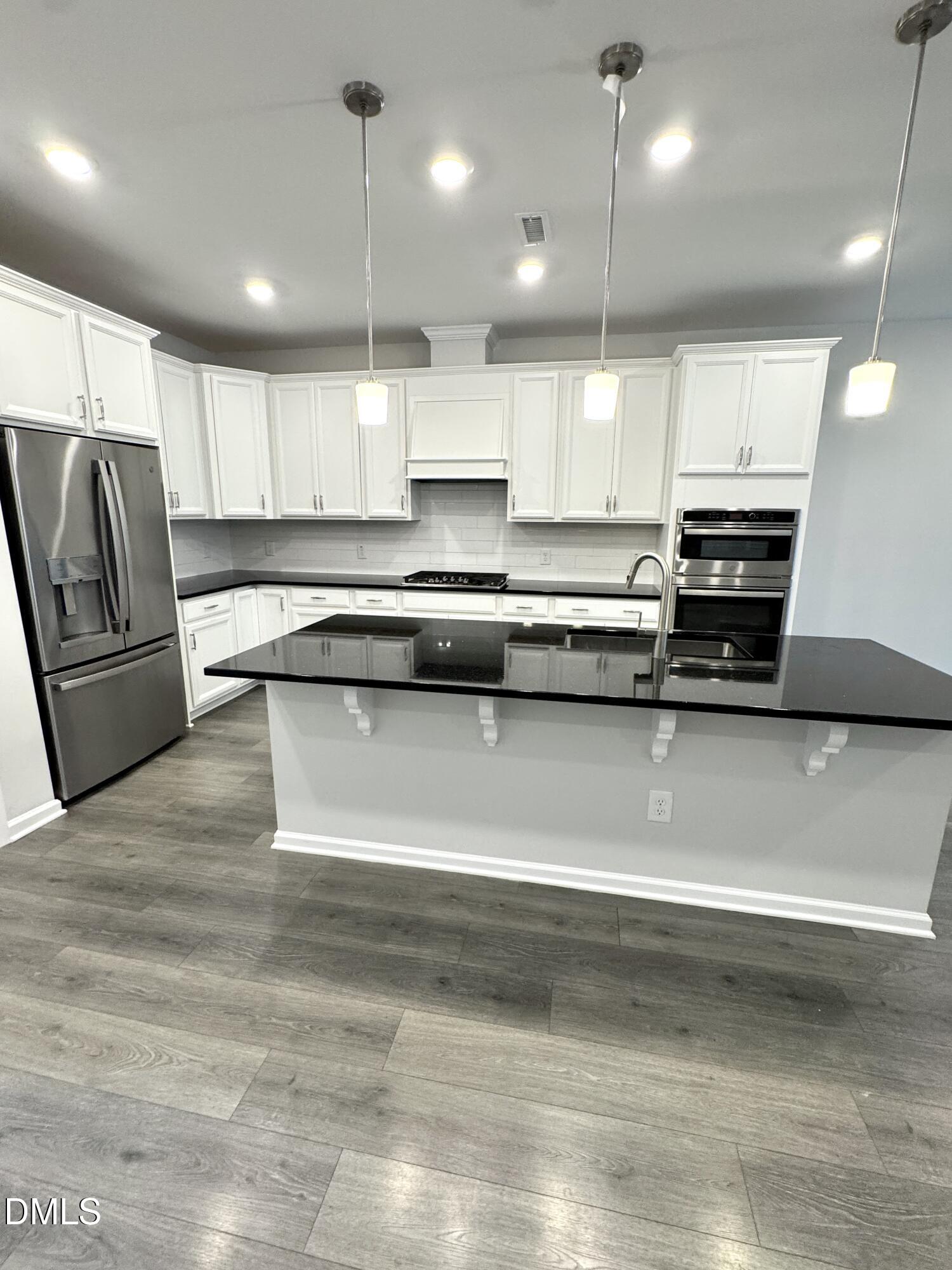 1080 Manorhaven Property Photo 15