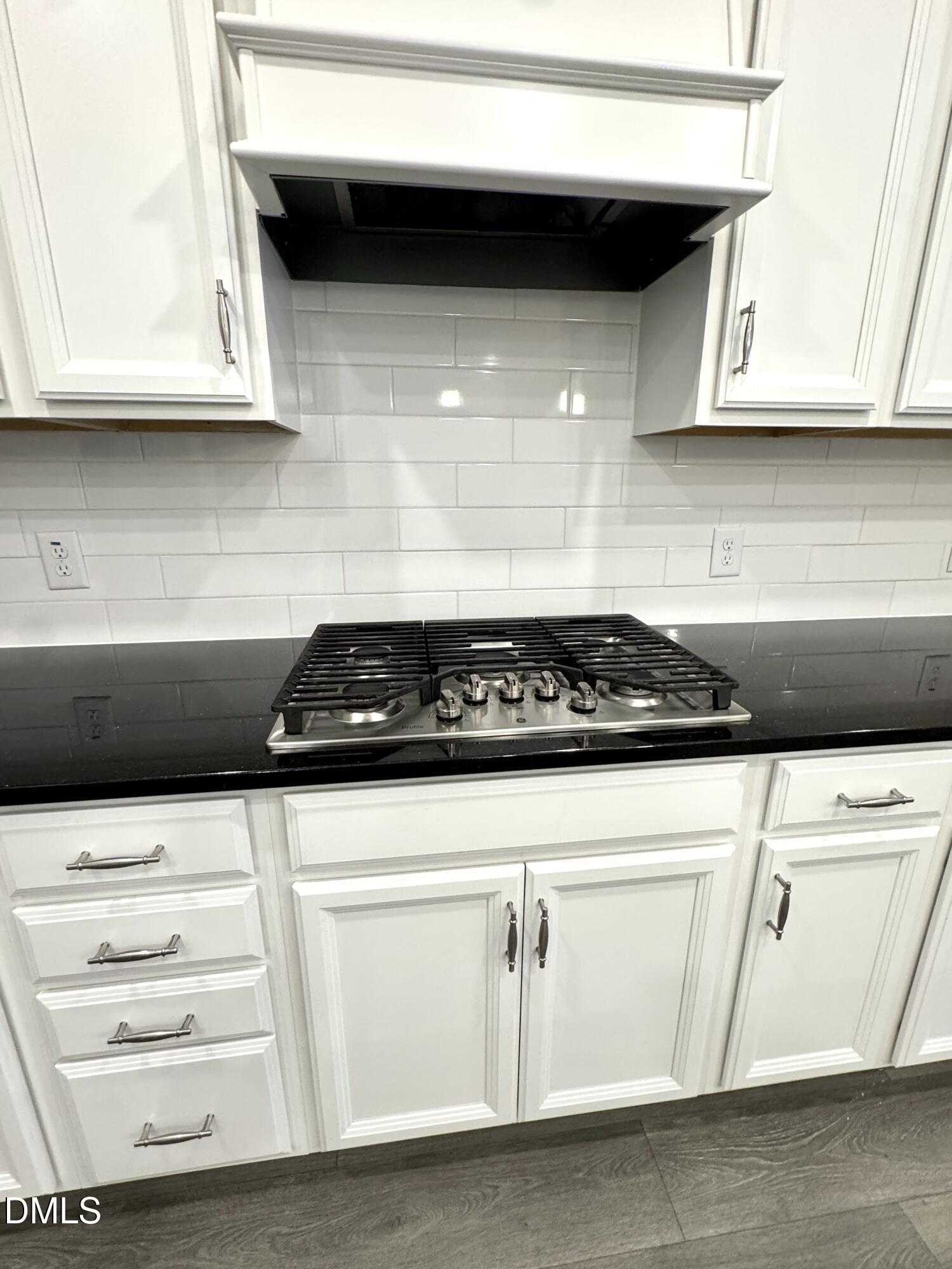 1080 Manorhaven Property Photo 18