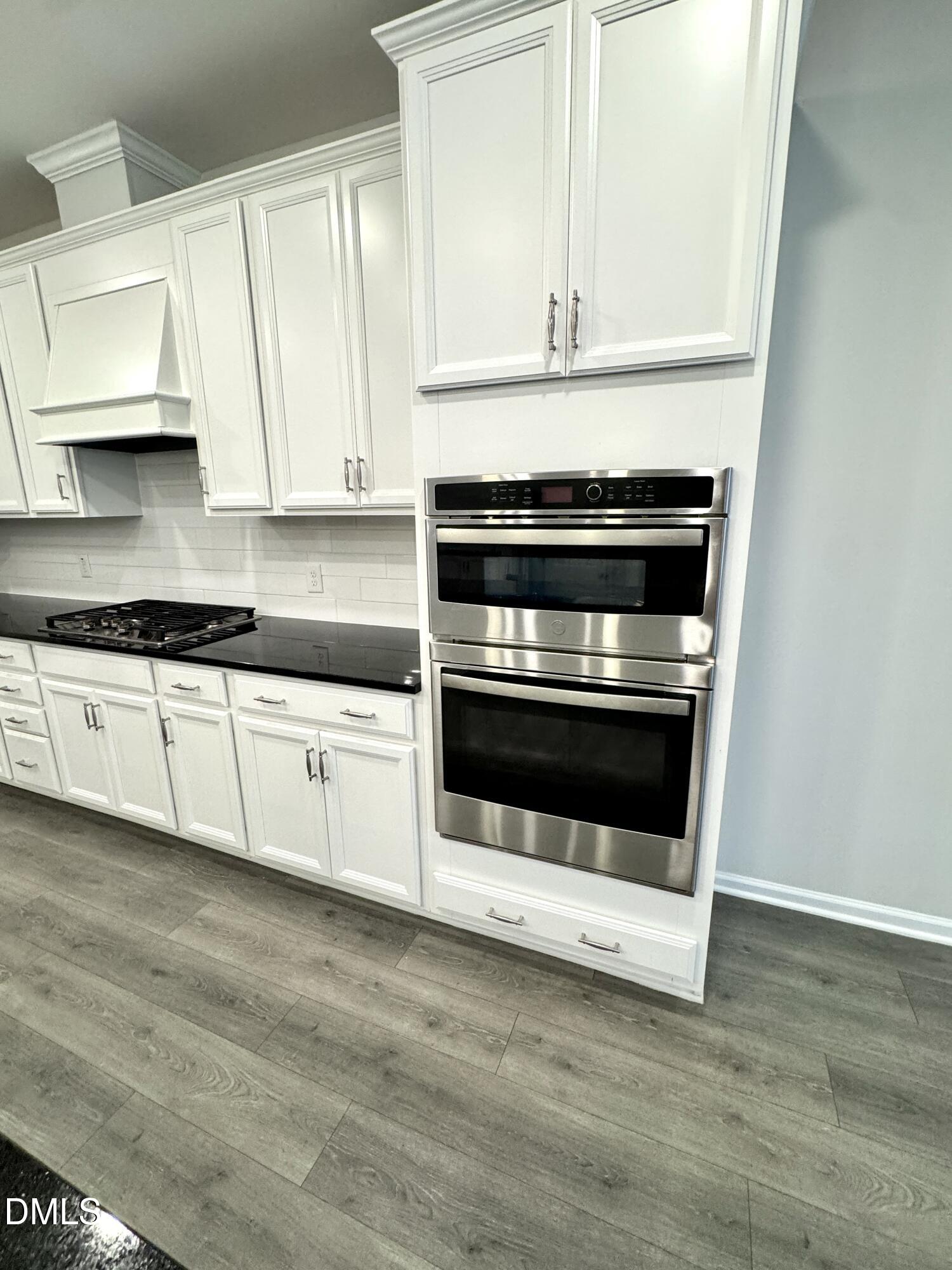 1080 Manorhaven Property Photo 21