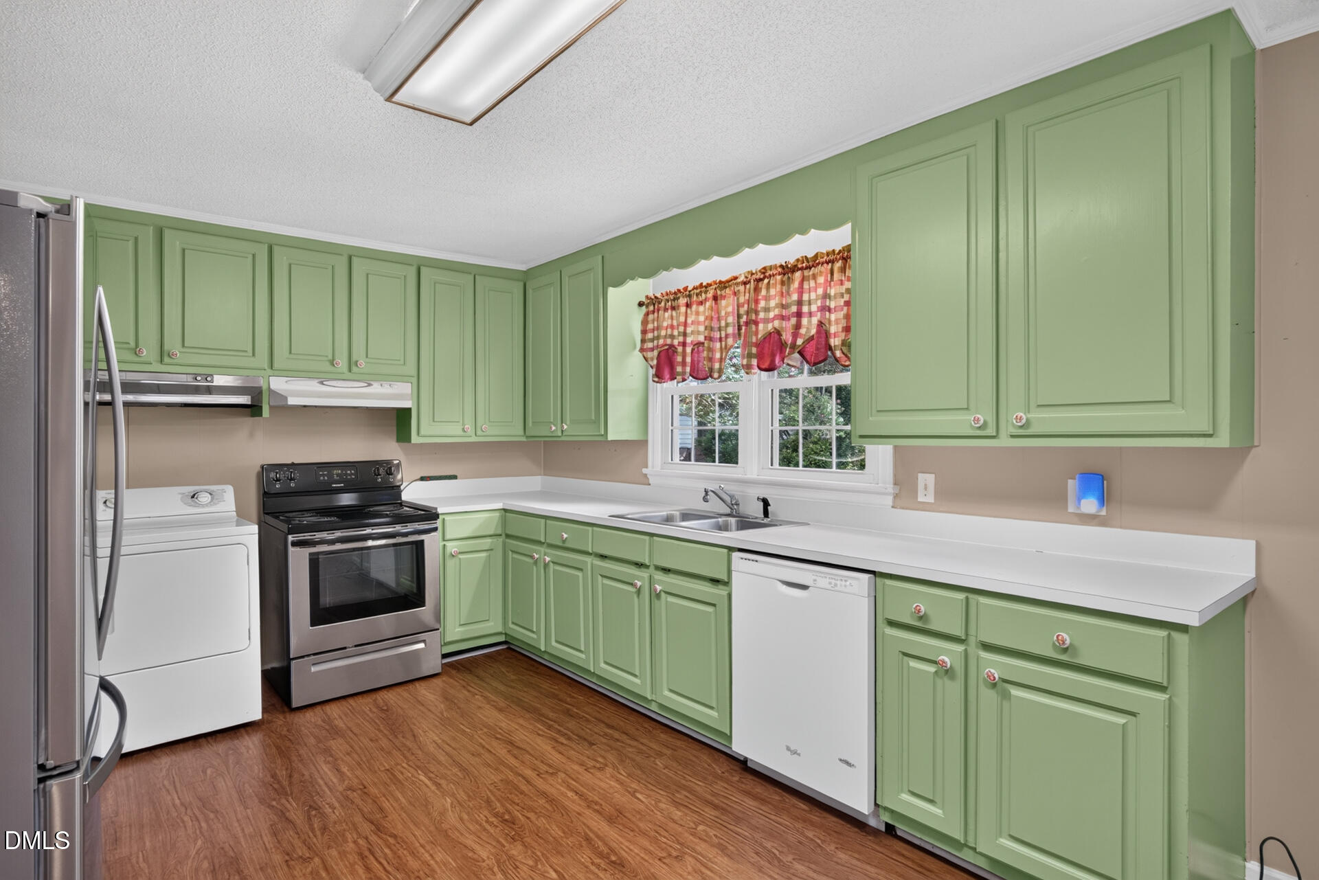 1115 E Willowbrook Drive Property Photo 6