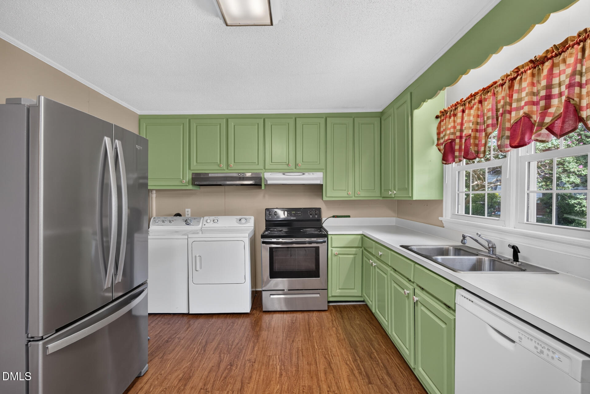 1115 E Willowbrook Drive Property Photo 9