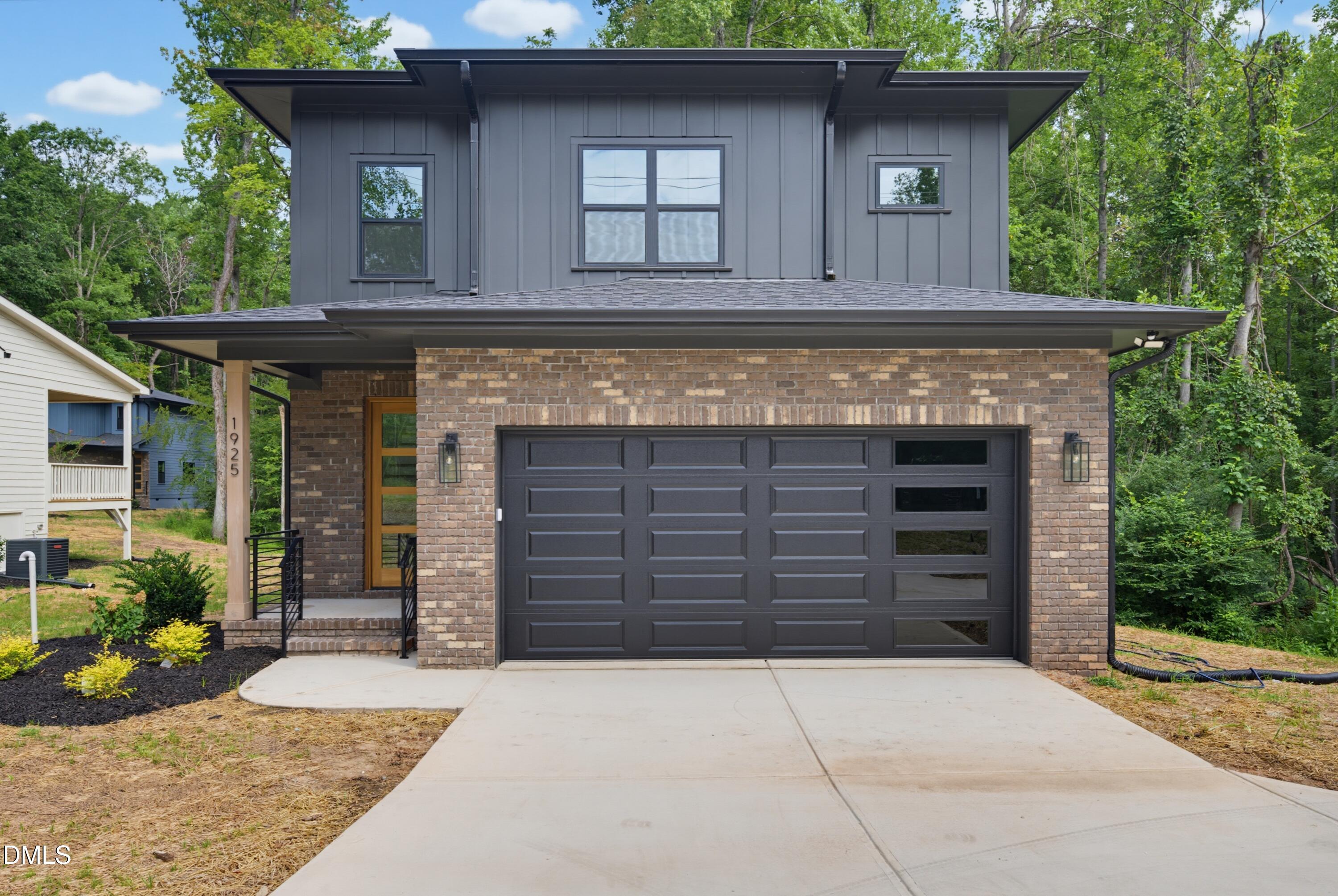 1925 E Geer Street Property Photo 2