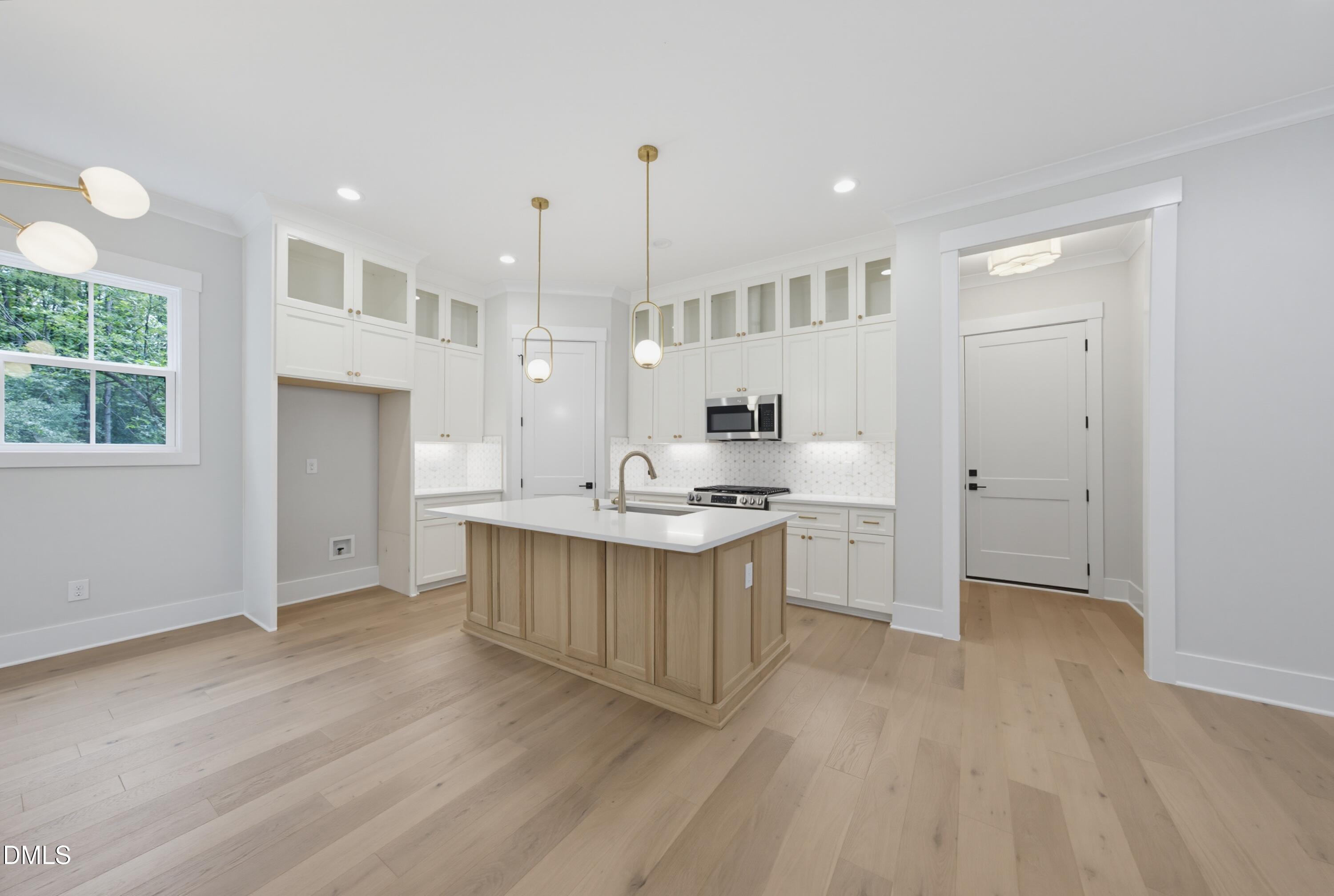 1925 E Geer Street Property Photo 8