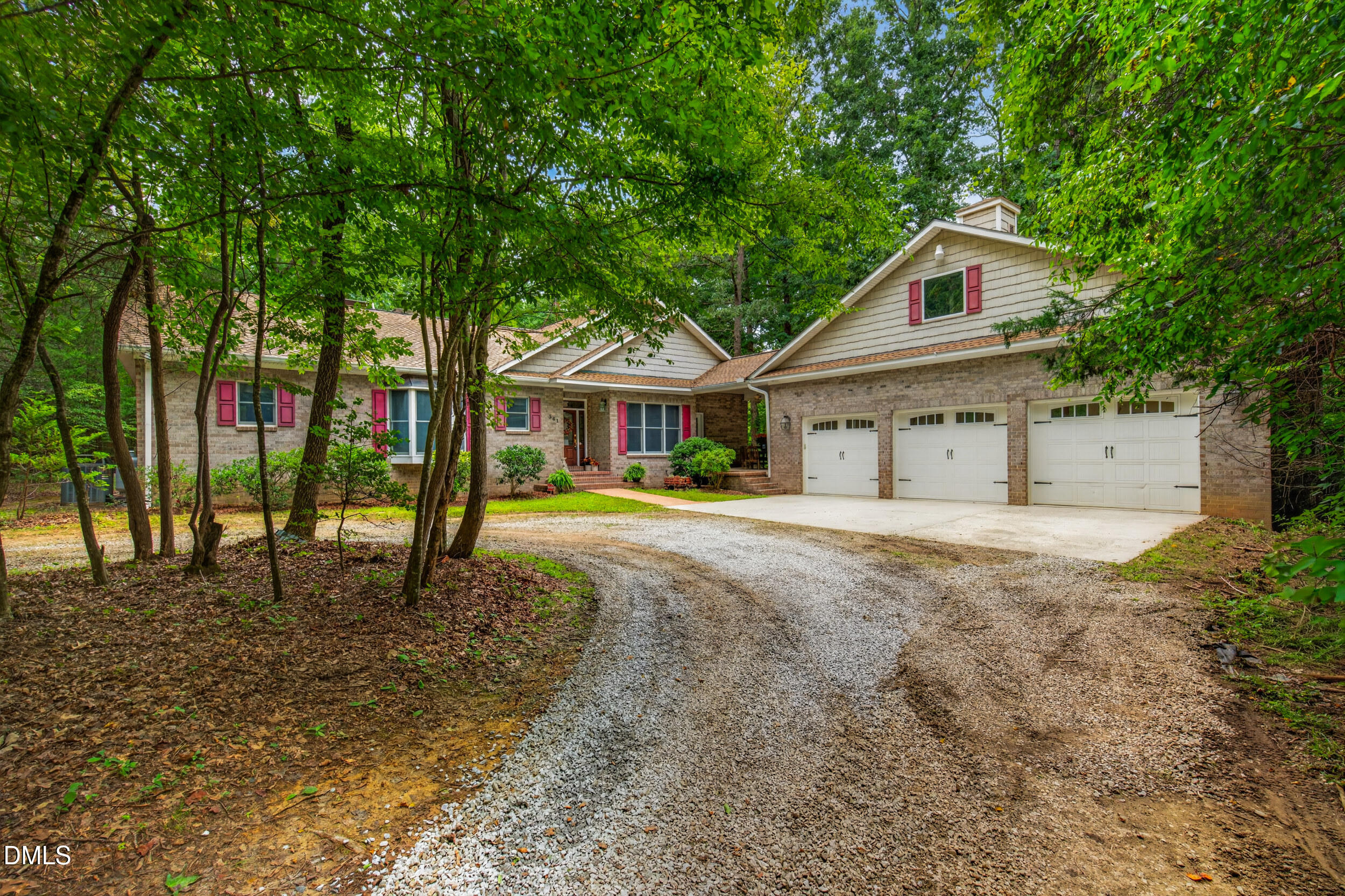 561 Wright Country Road Property Photo 2