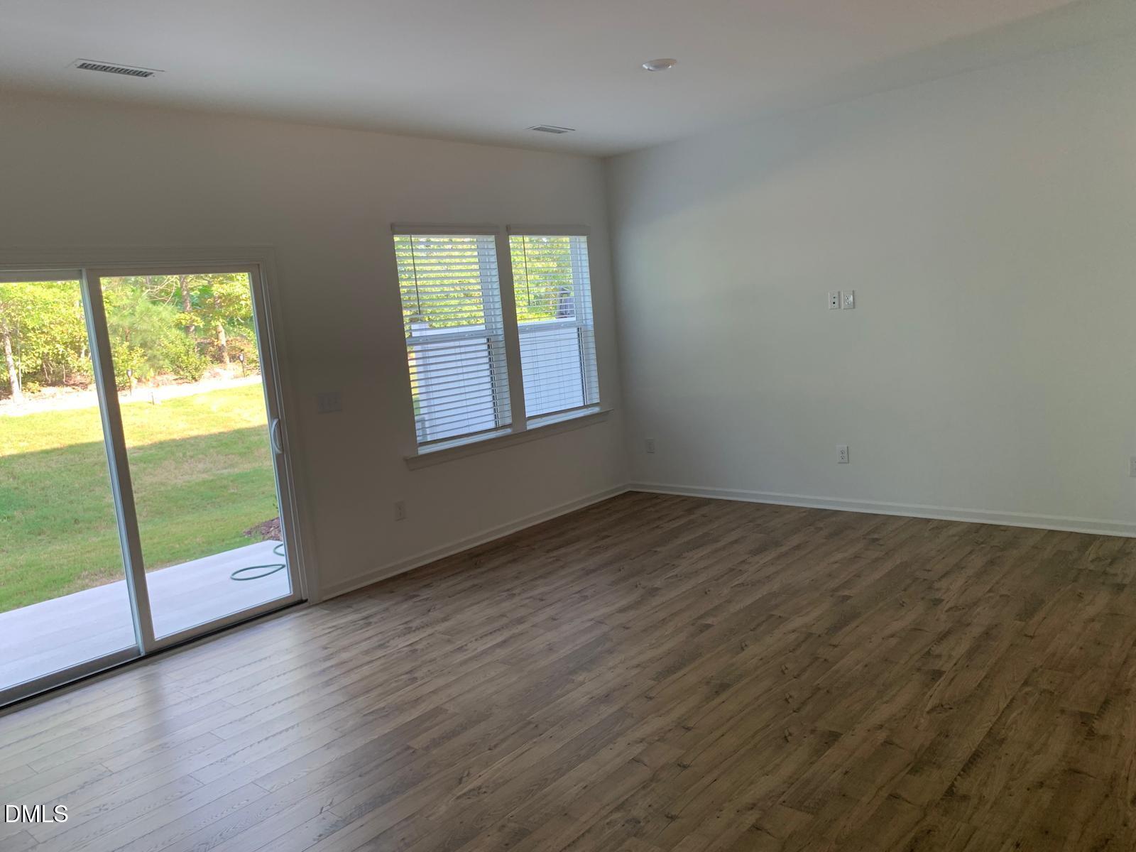 232 Hank Way Property Photo 5