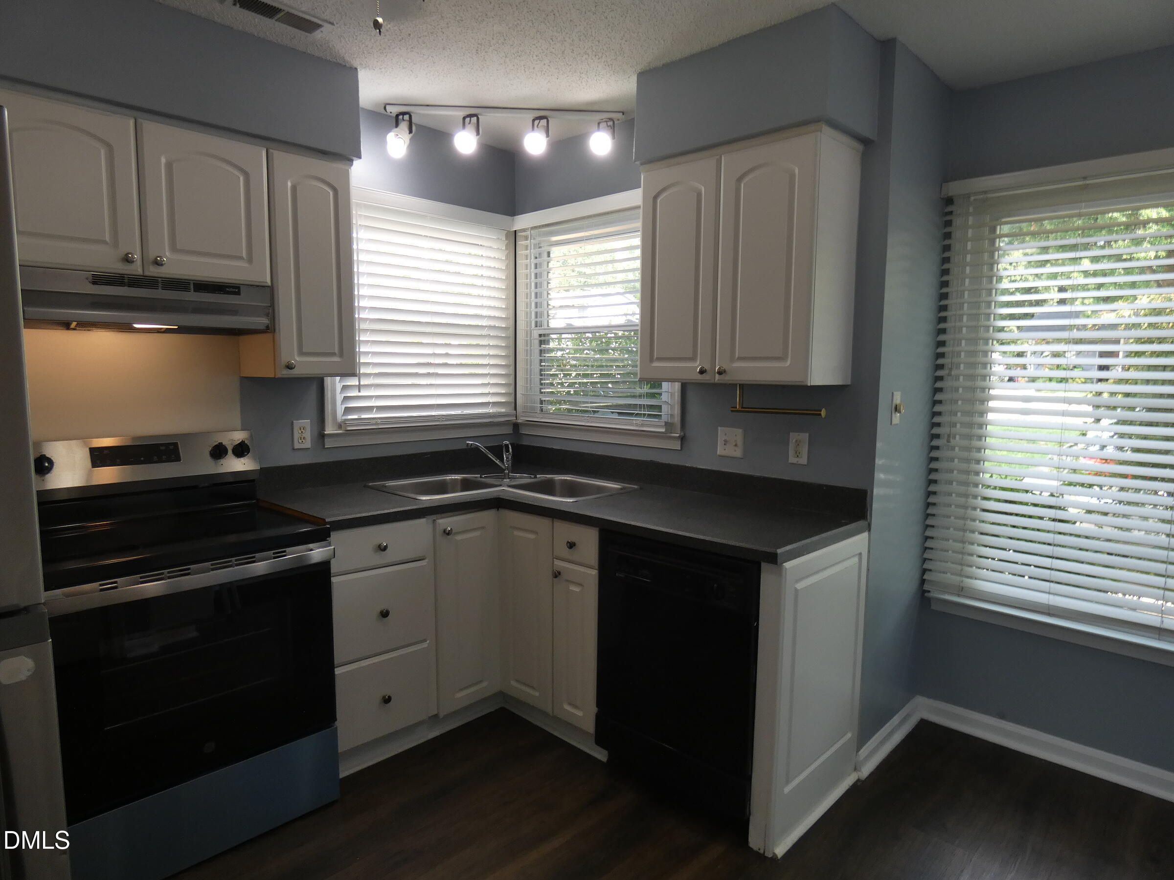 3605 Pine Knoll Drive Property Photo 4