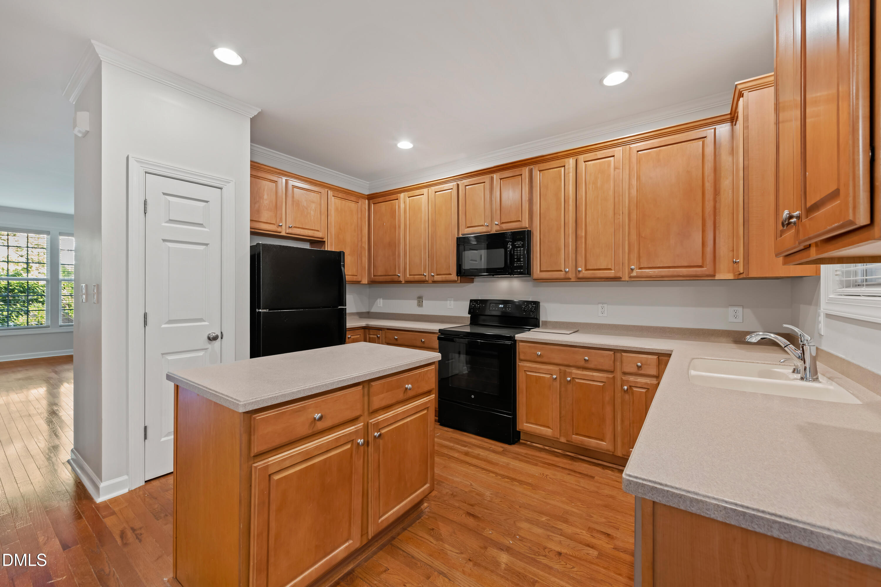 3645 Edgemont Drive Property Photo 7