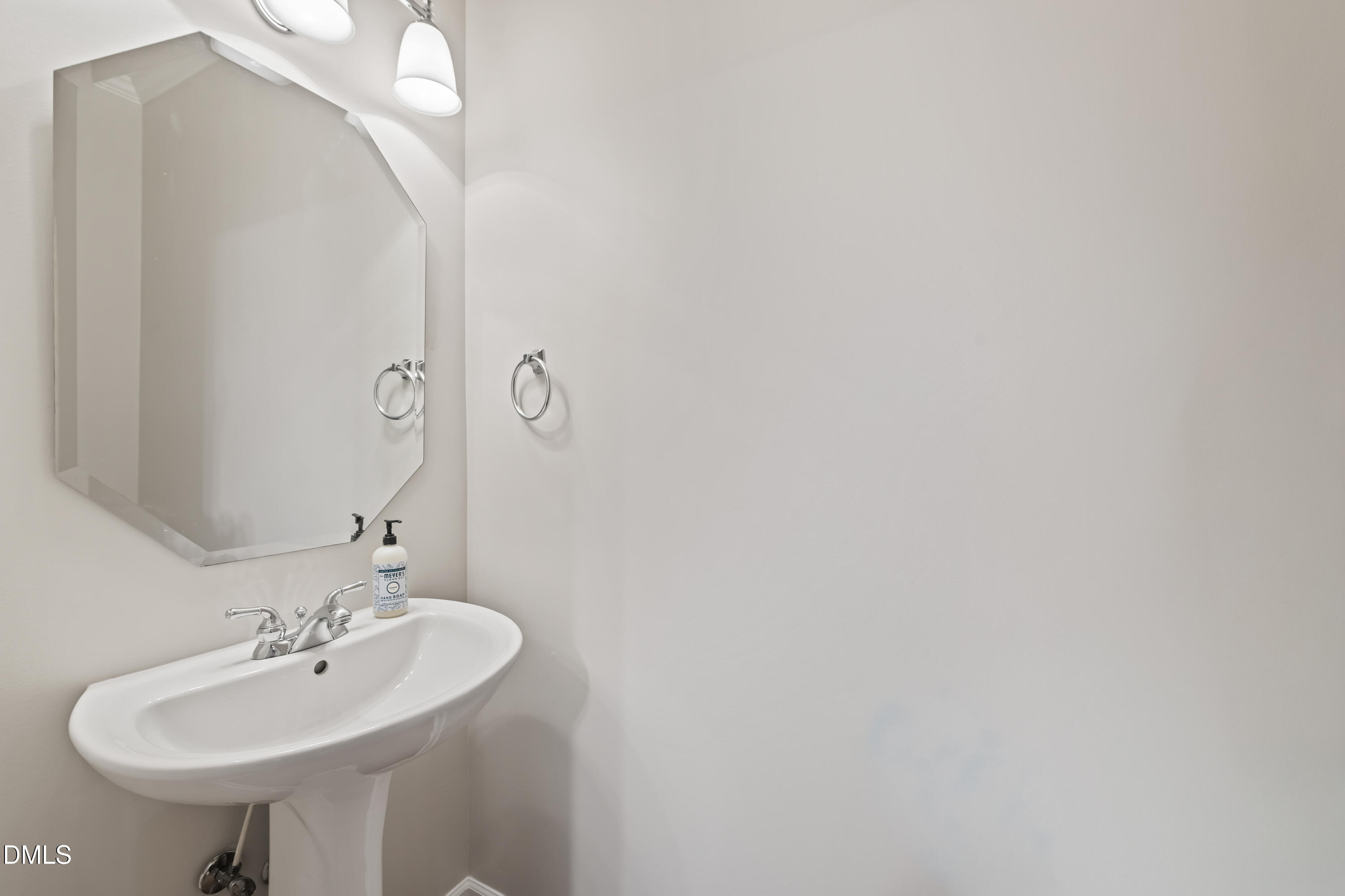3645 Edgemont Drive Property Photo 10
