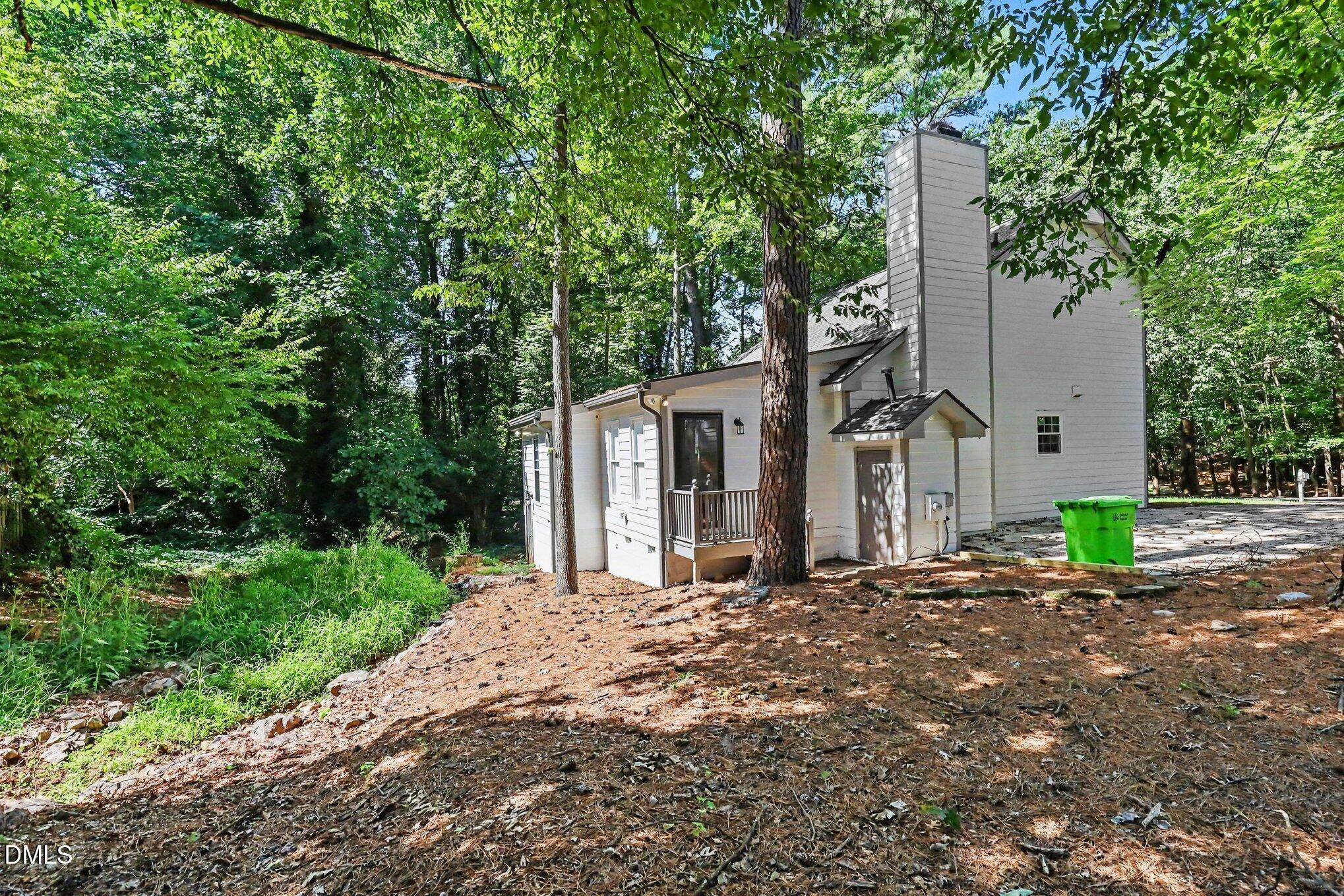 7004 Norwich Drive Property Photo 5