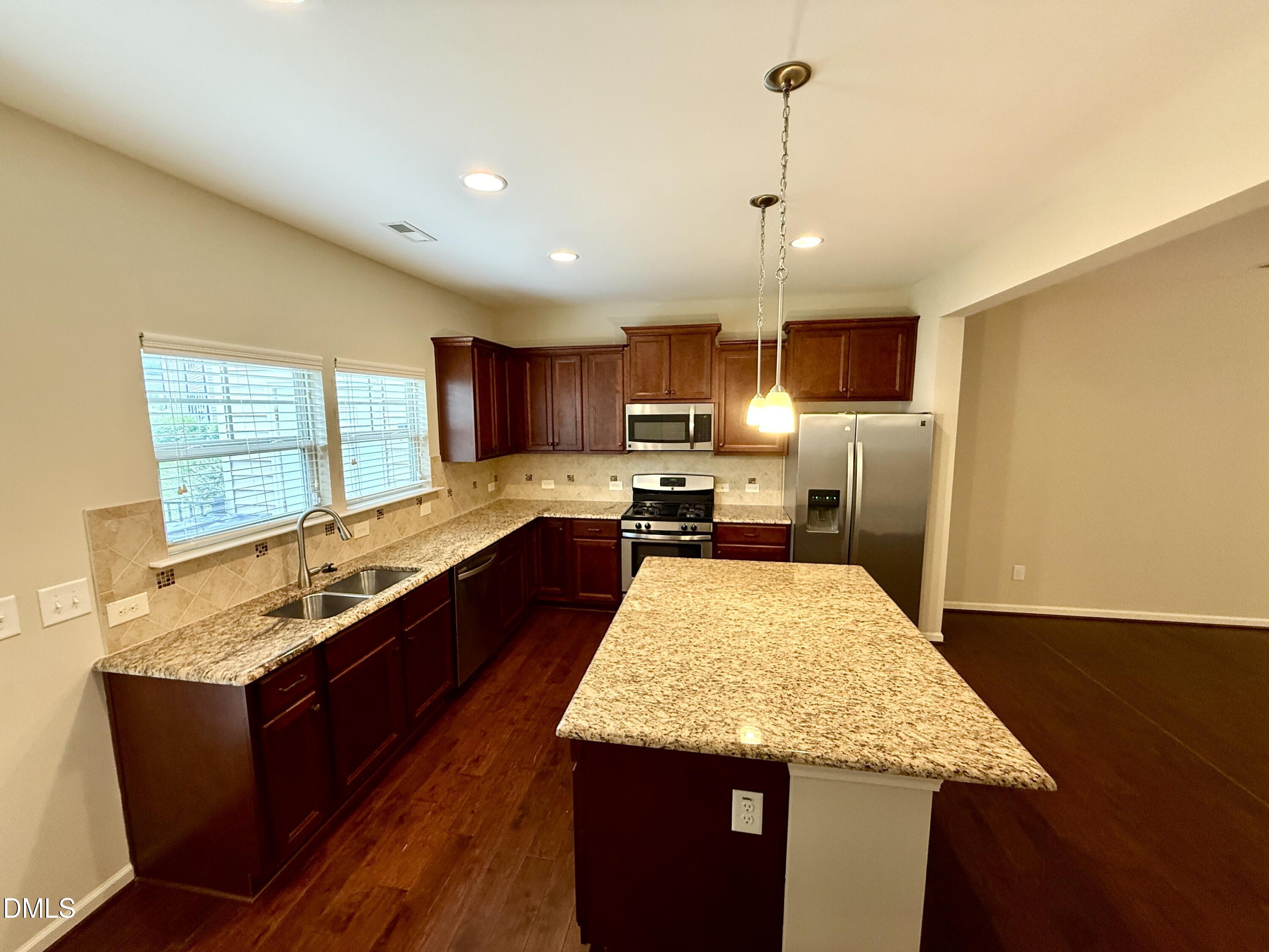 1008 Midtowne Way Property Photo 8