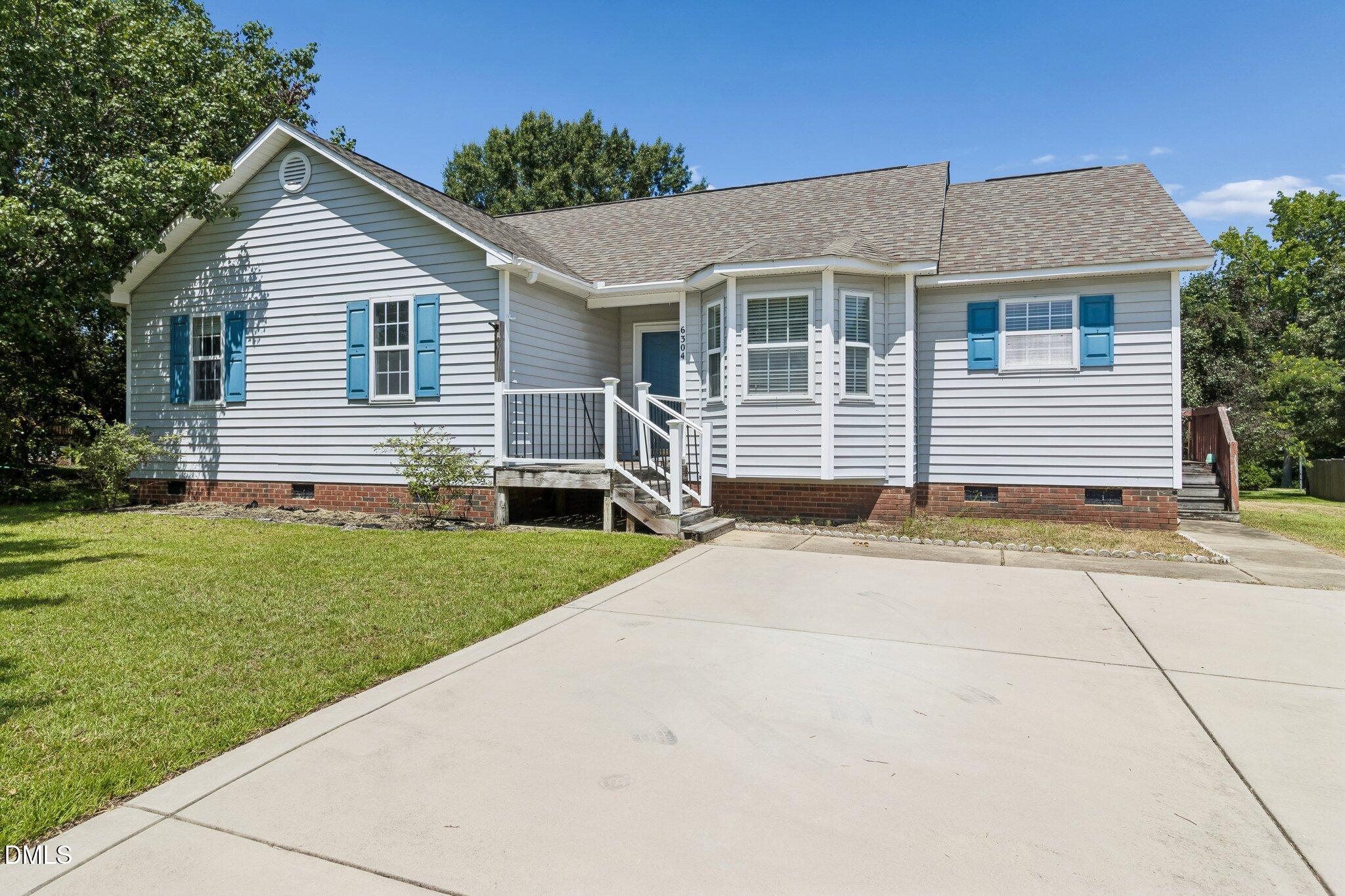 6304 Walnut Glen Drive Property Photo 2
