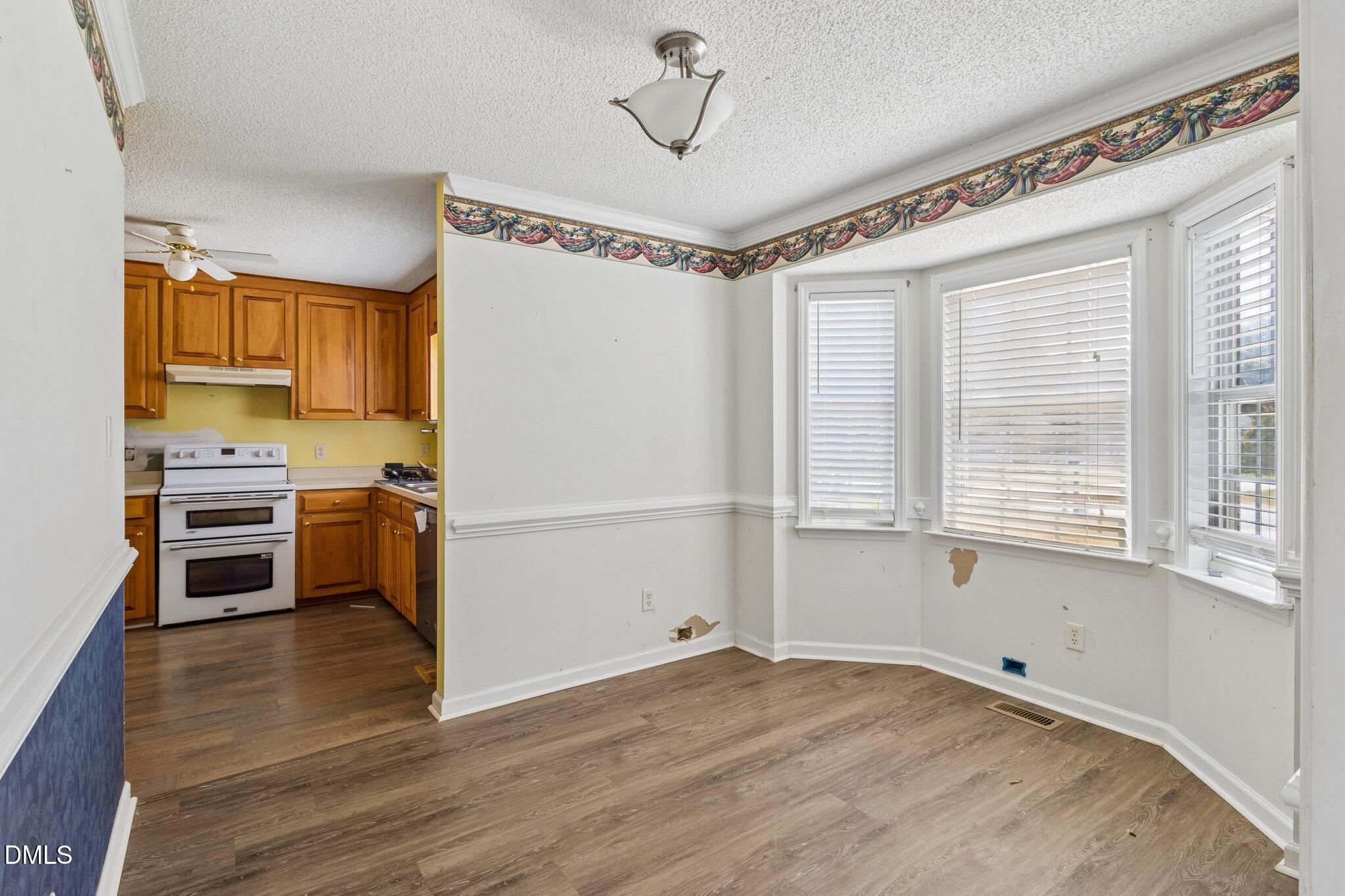 6304 Walnut Glen Drive Property Photo 4