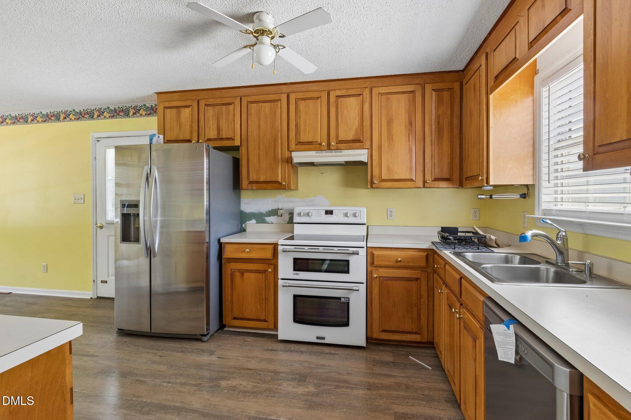 6304 Walnut Glen Drive Property Photo 5