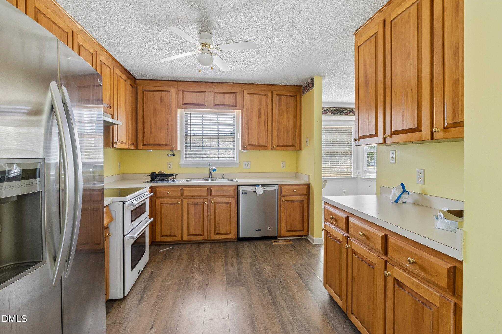 6304 Walnut Glen Drive Property Photo 7