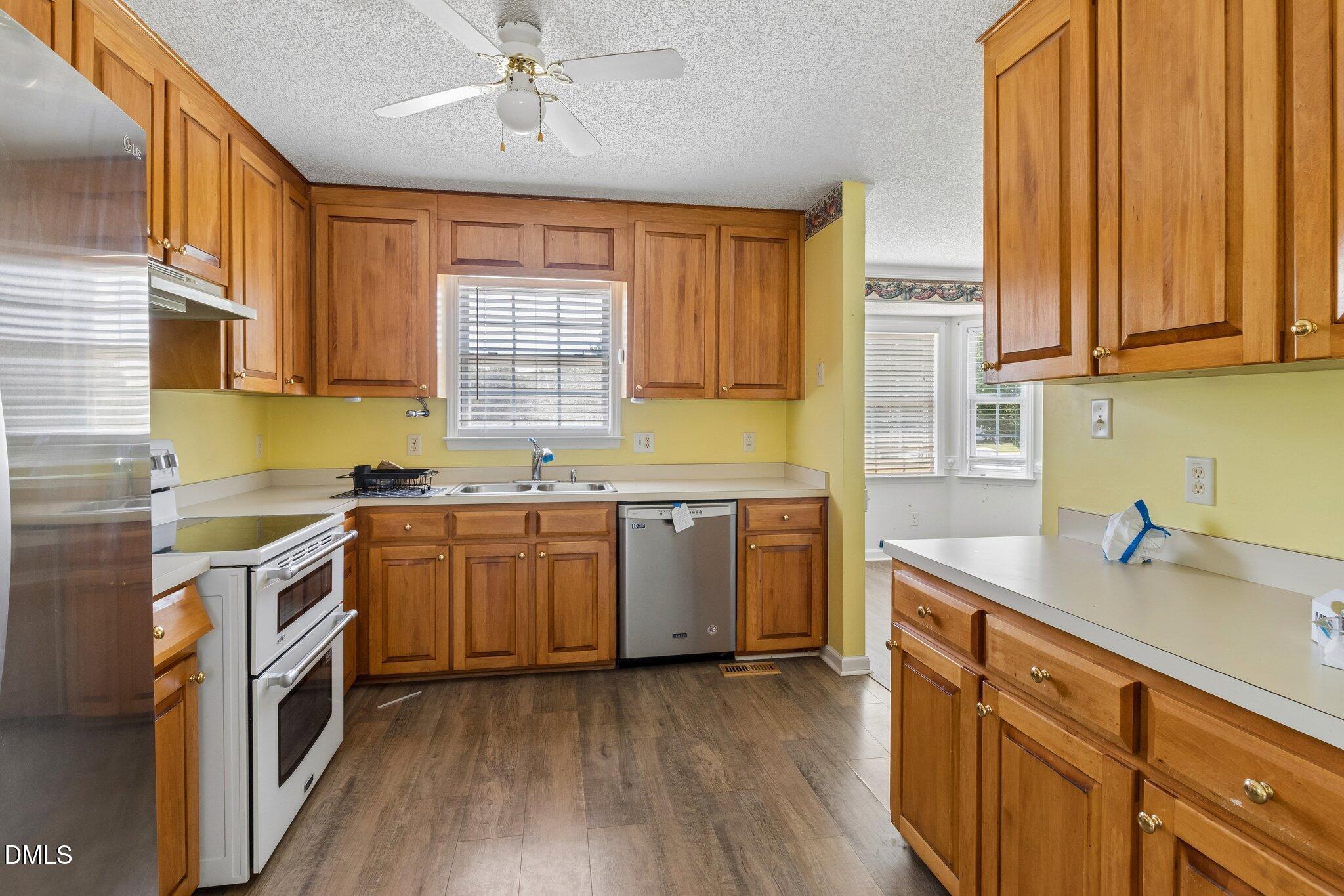 6304 Walnut Glen Drive Property Photo 8