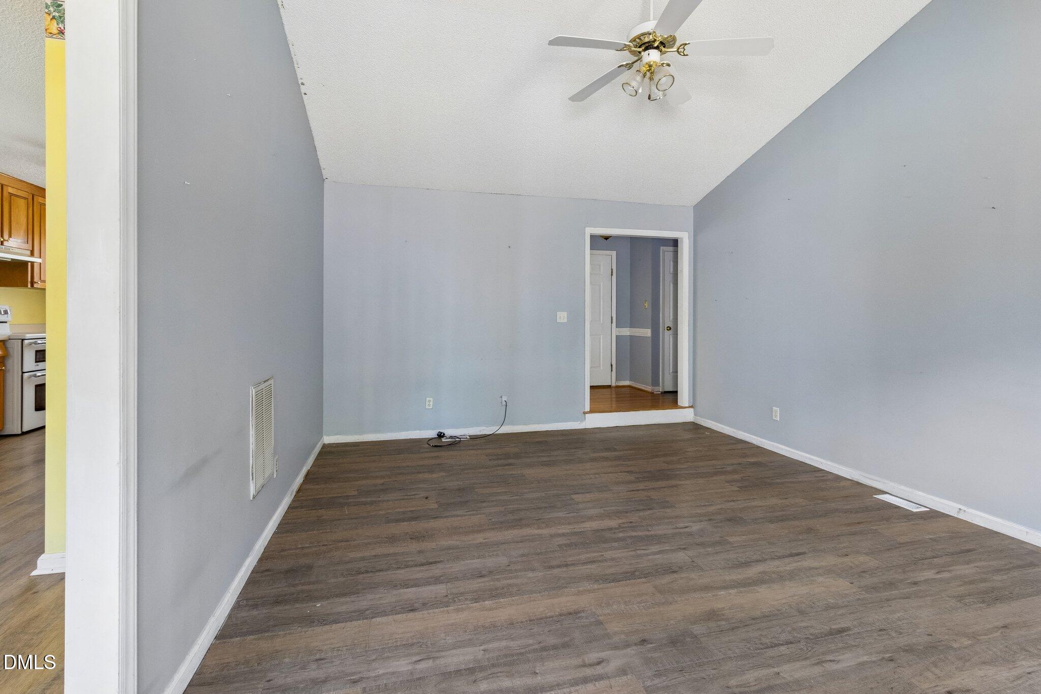 6304 Walnut Glen Drive Property Photo 9