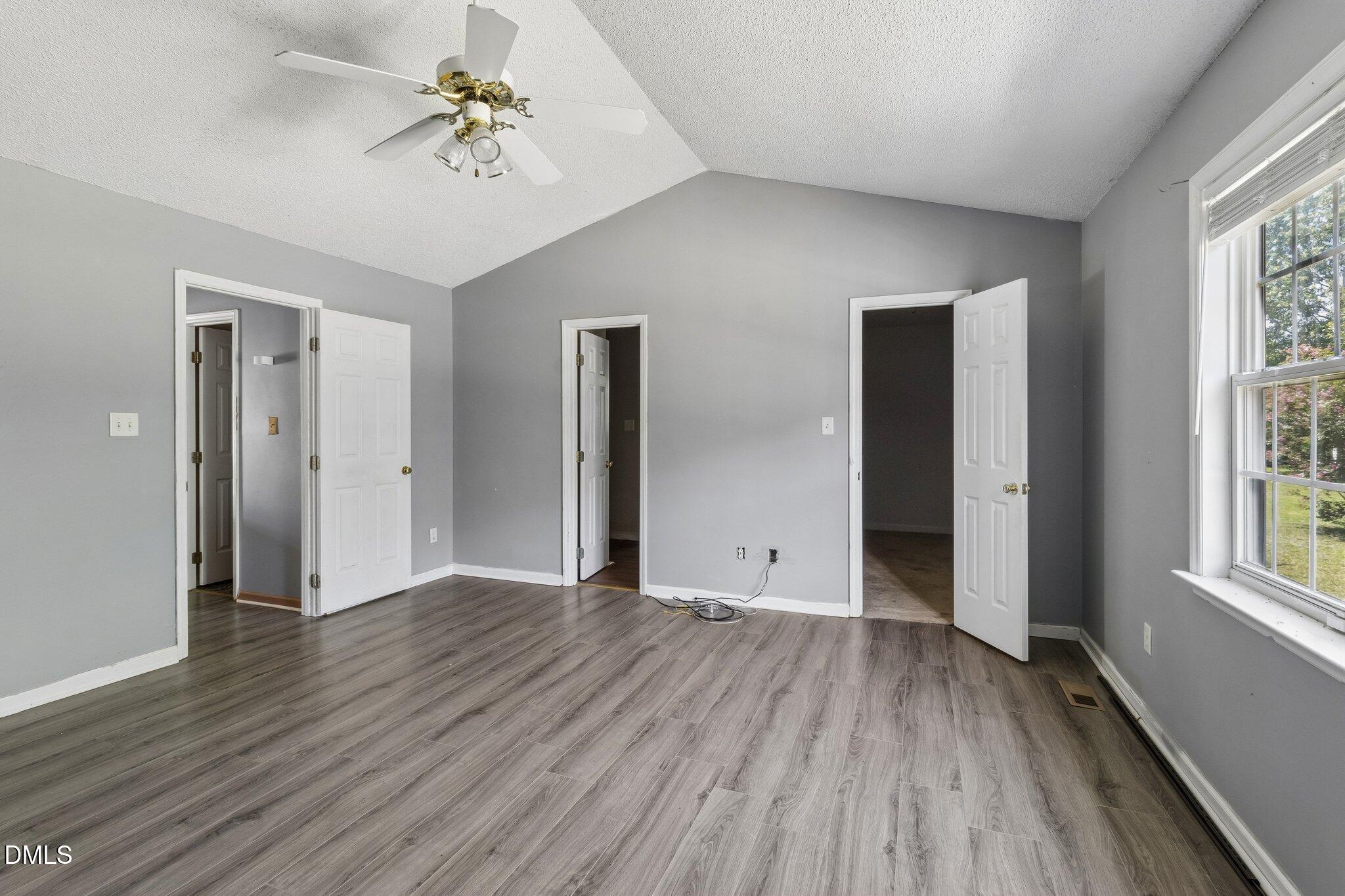 6304 Walnut Glen Drive Property Photo 12
