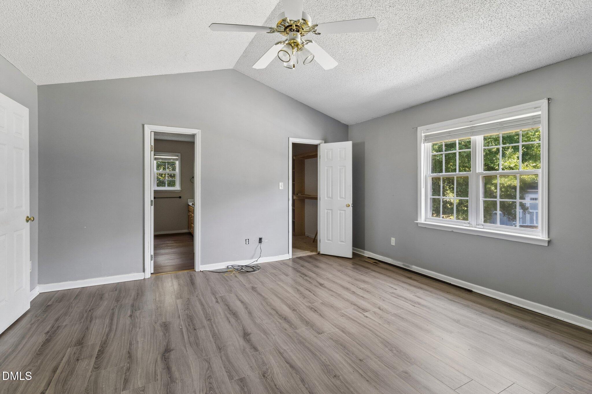 6304 Walnut Glen Drive Property Photo 13
