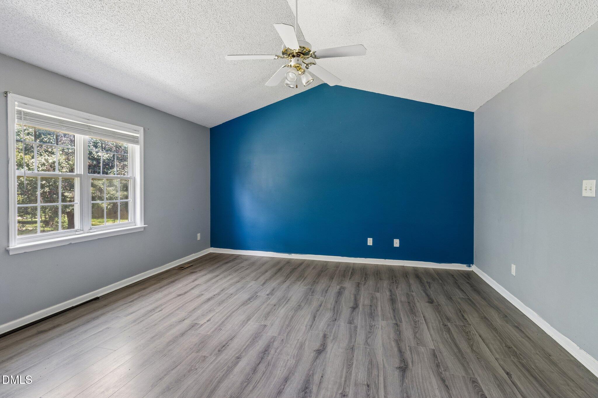 6304 Walnut Glen Drive Property Photo 15