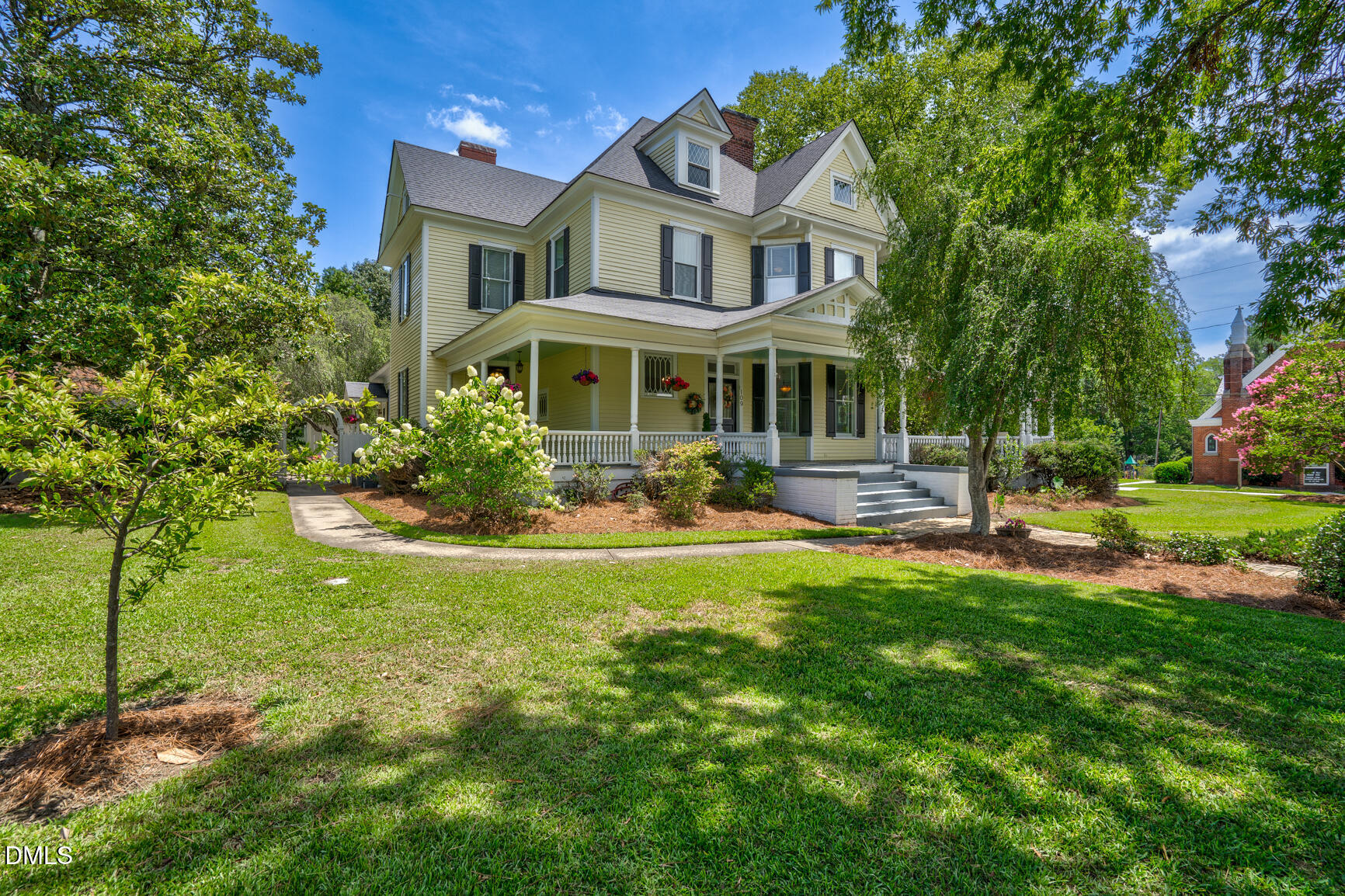 109 S Walnut Street Property Photo 1