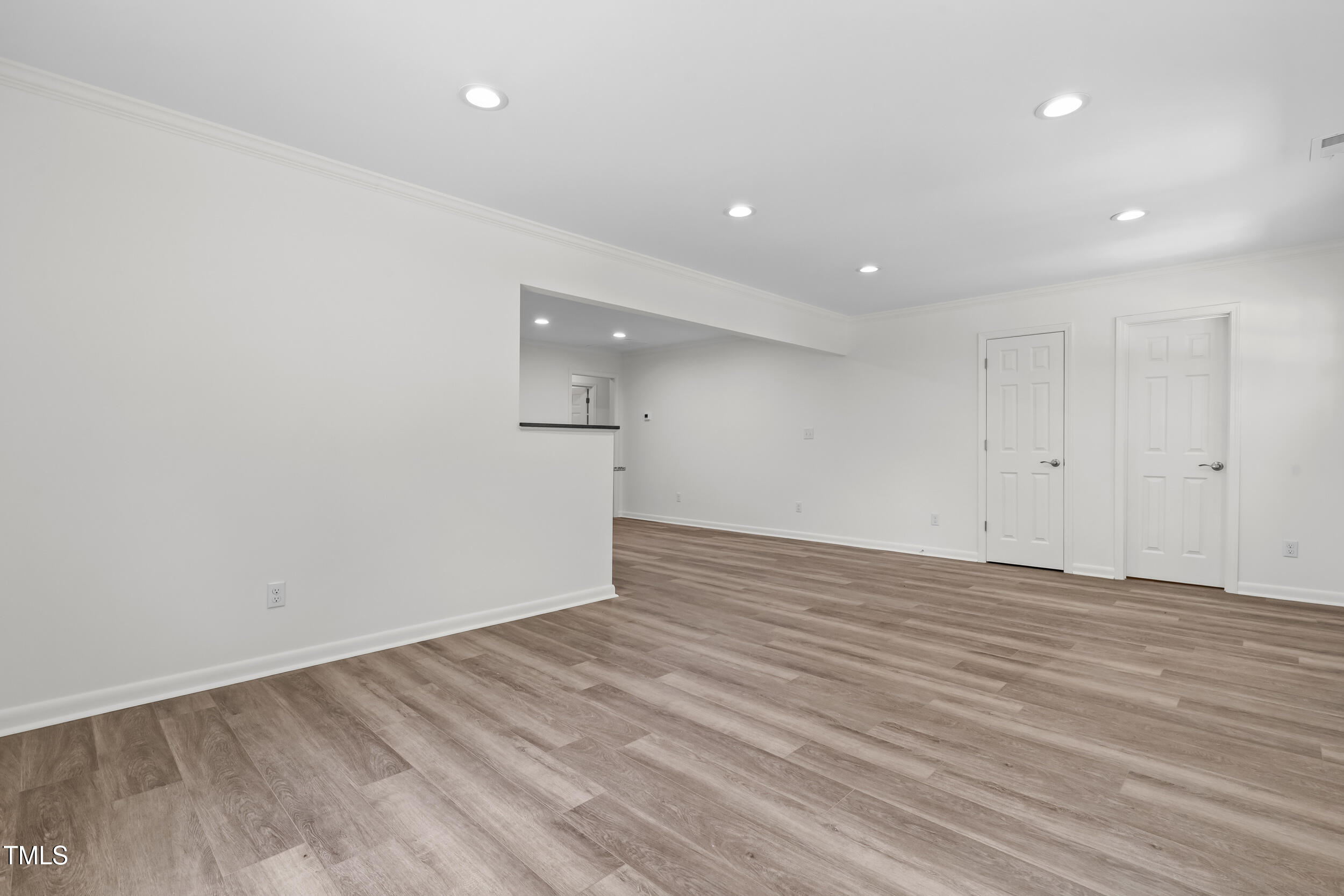 320 Clay Street Property Photo 4