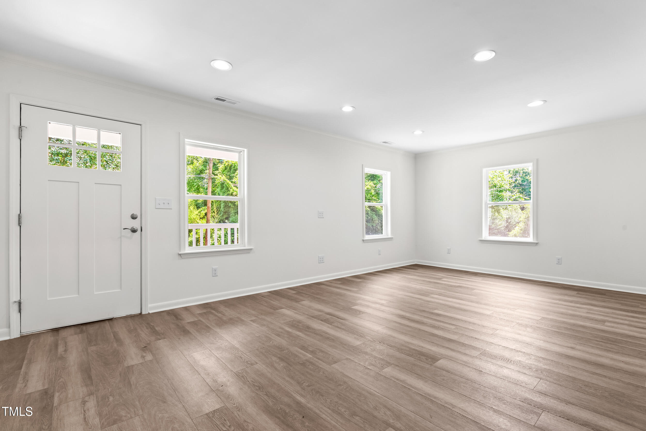 320 Clay Street Property Photo 5