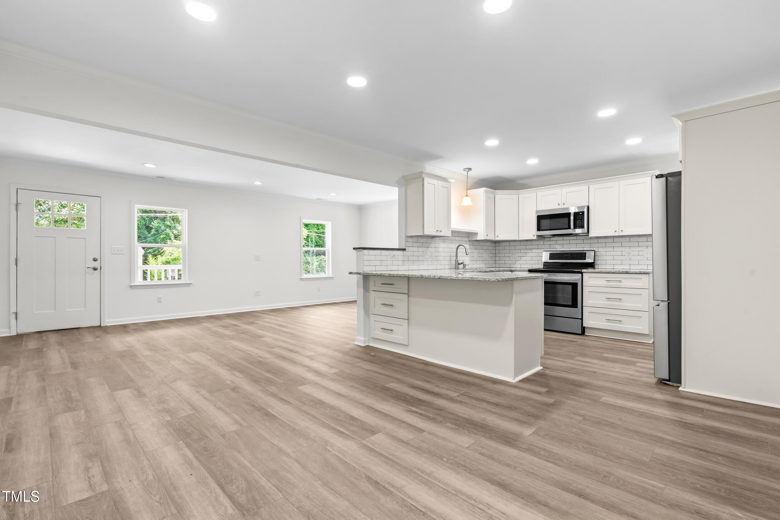 320 Clay Street Property Photo 6