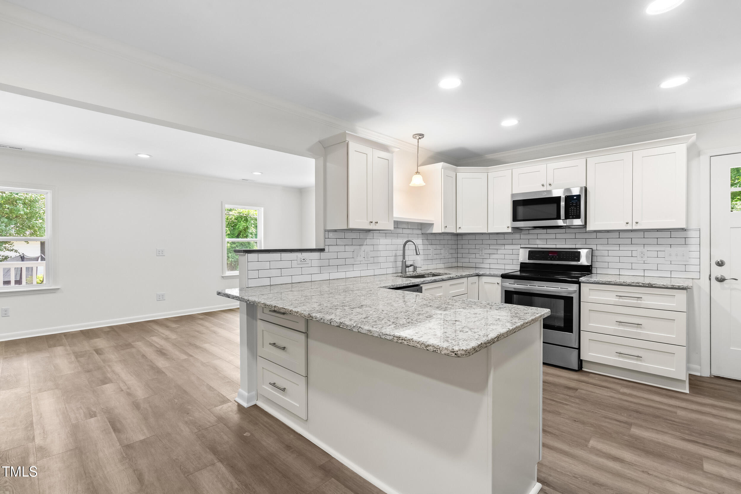 320 Clay Street Property Photo 8
