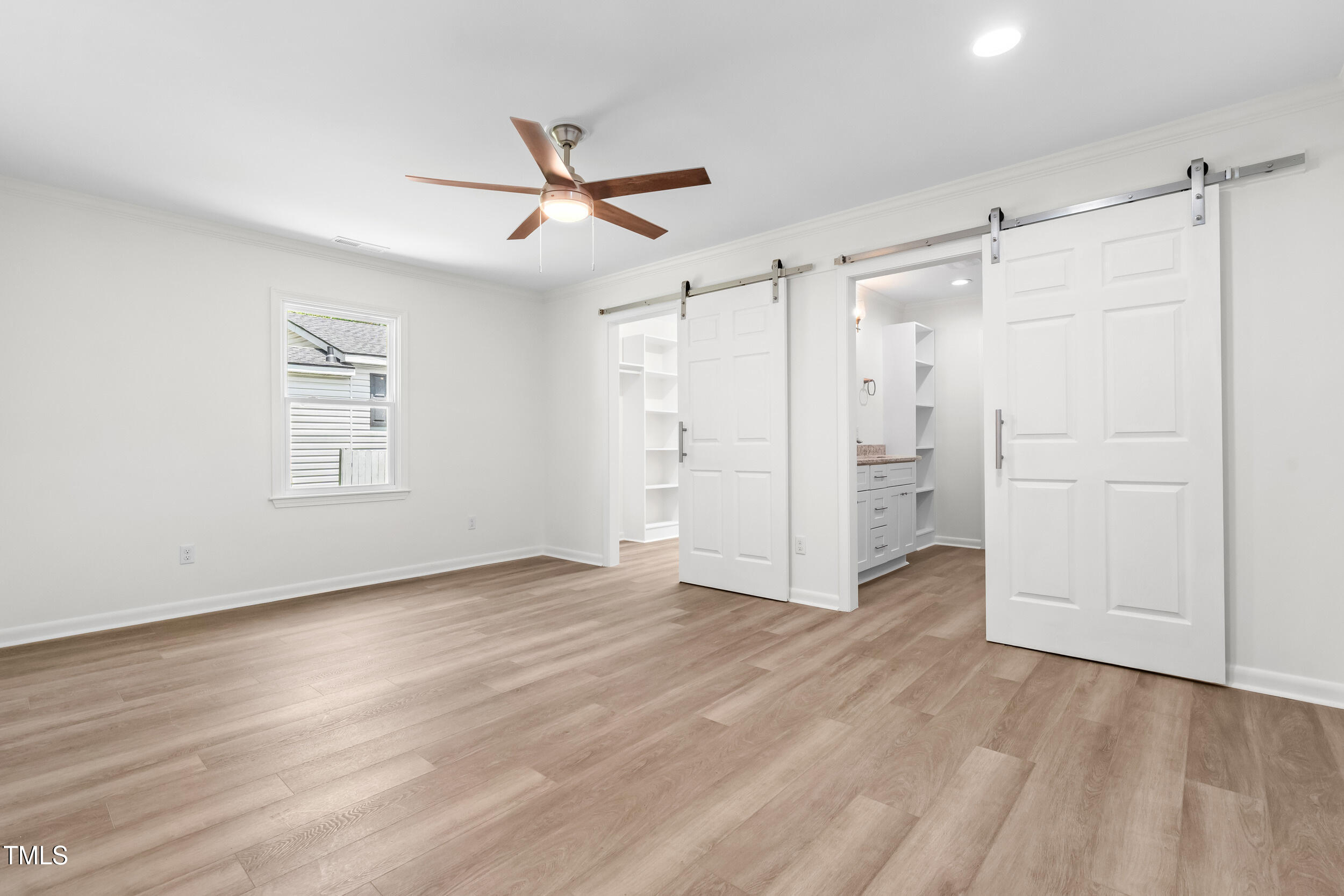 320 Clay Street Property Photo 14