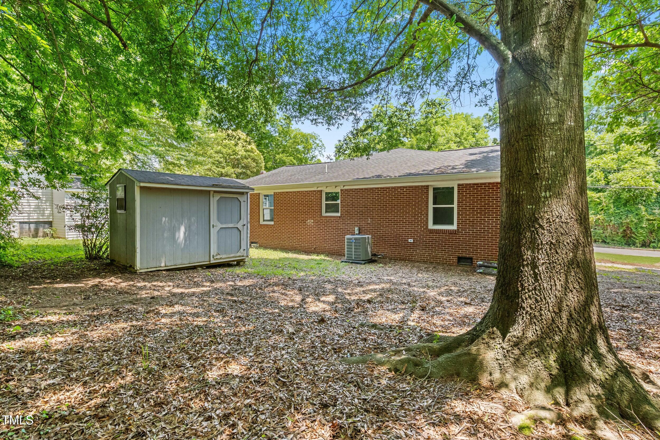 320 Clay Street Property Photo 24