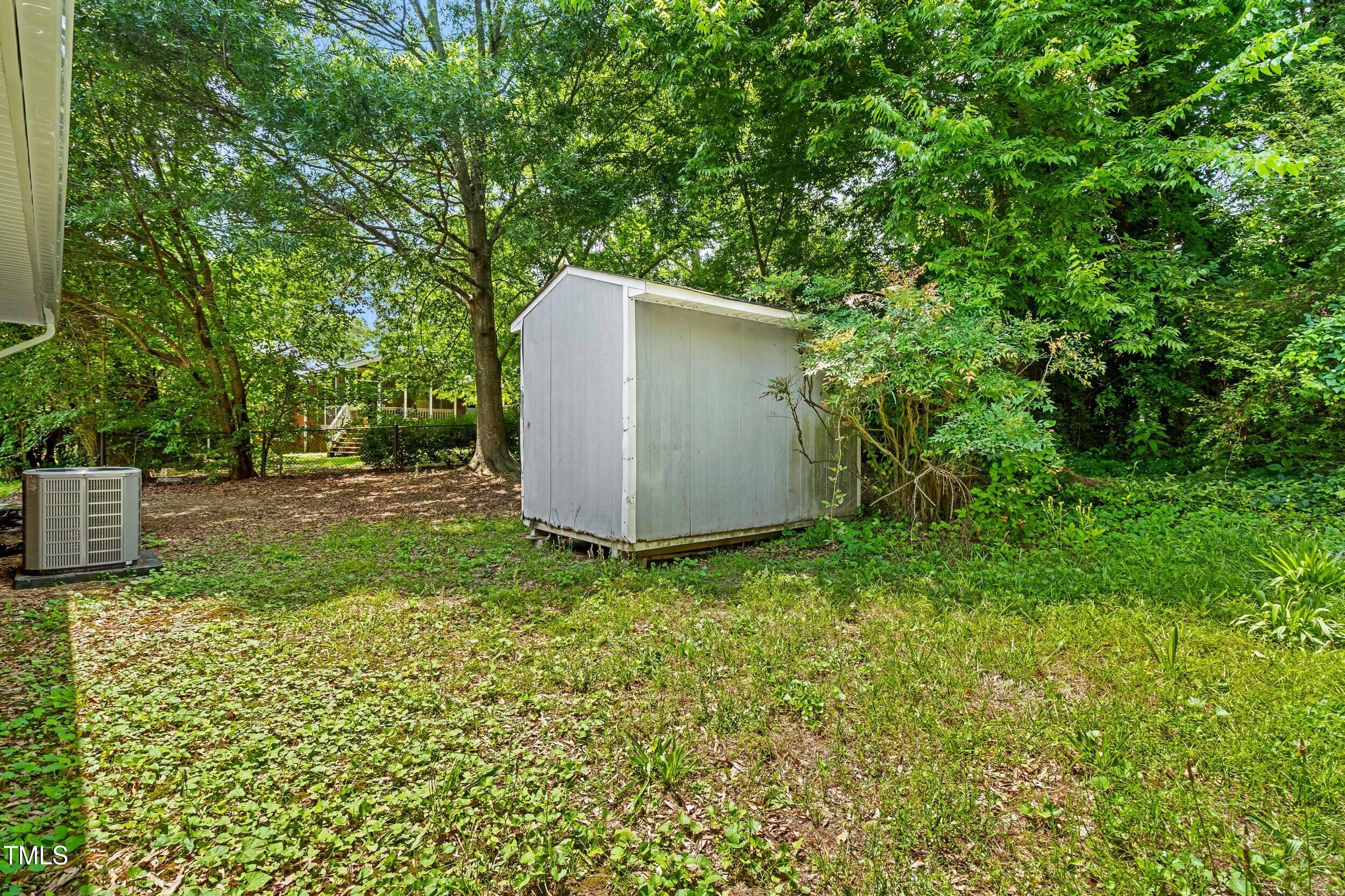 320 Clay Street Property Photo 25