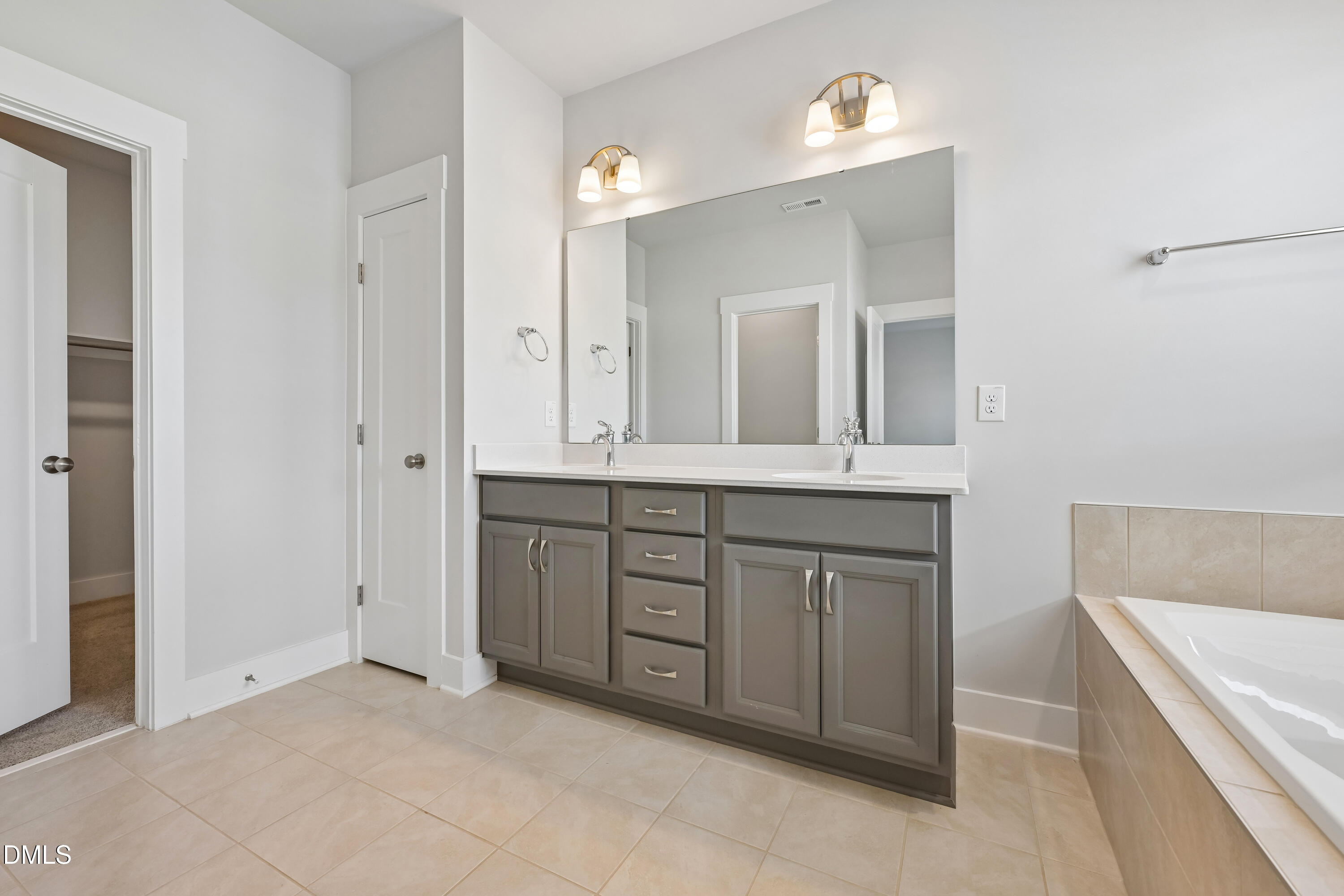 121 Broadwater Drive Property Photo 8