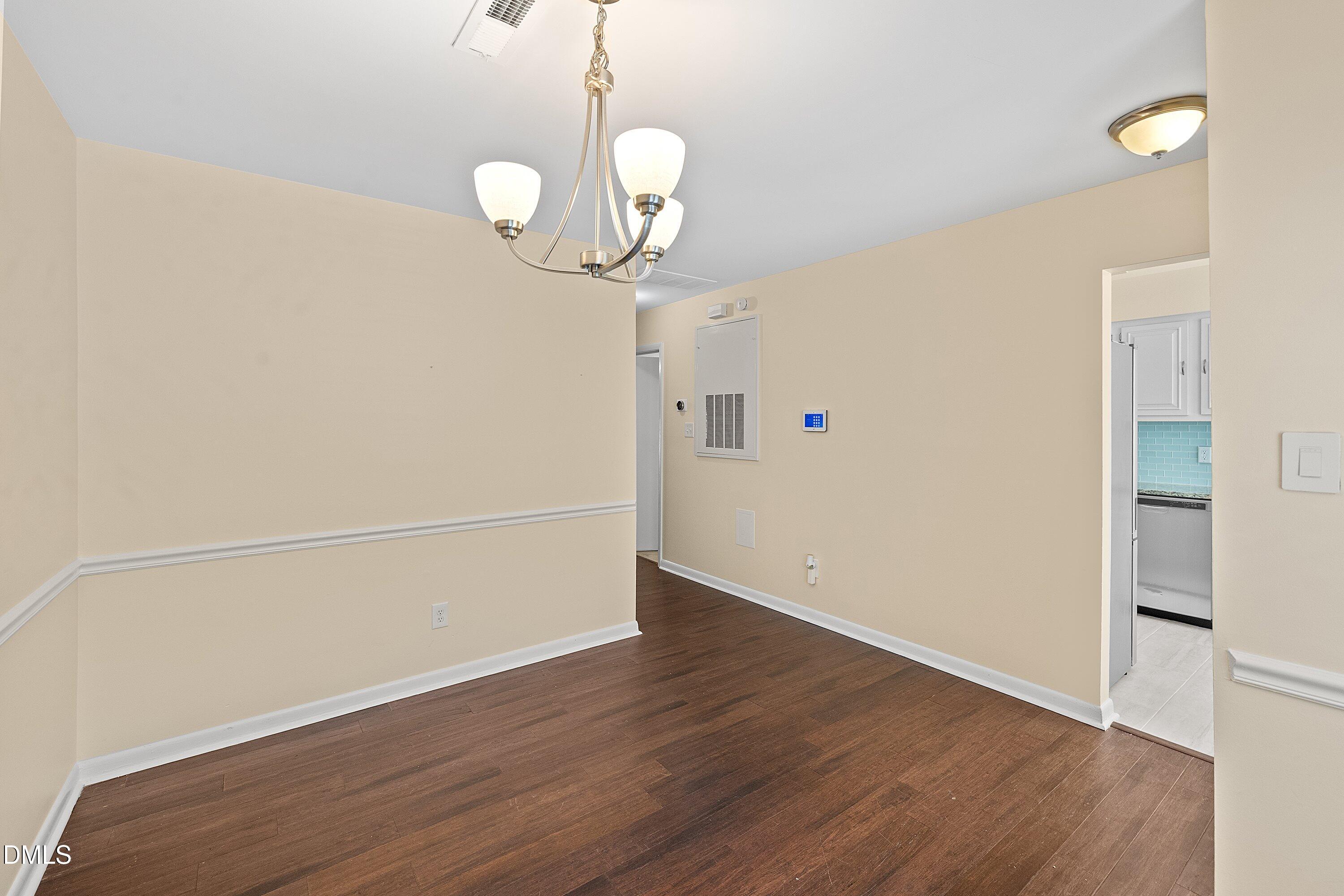 7185 Sandy Creek Drive Property Photo 8