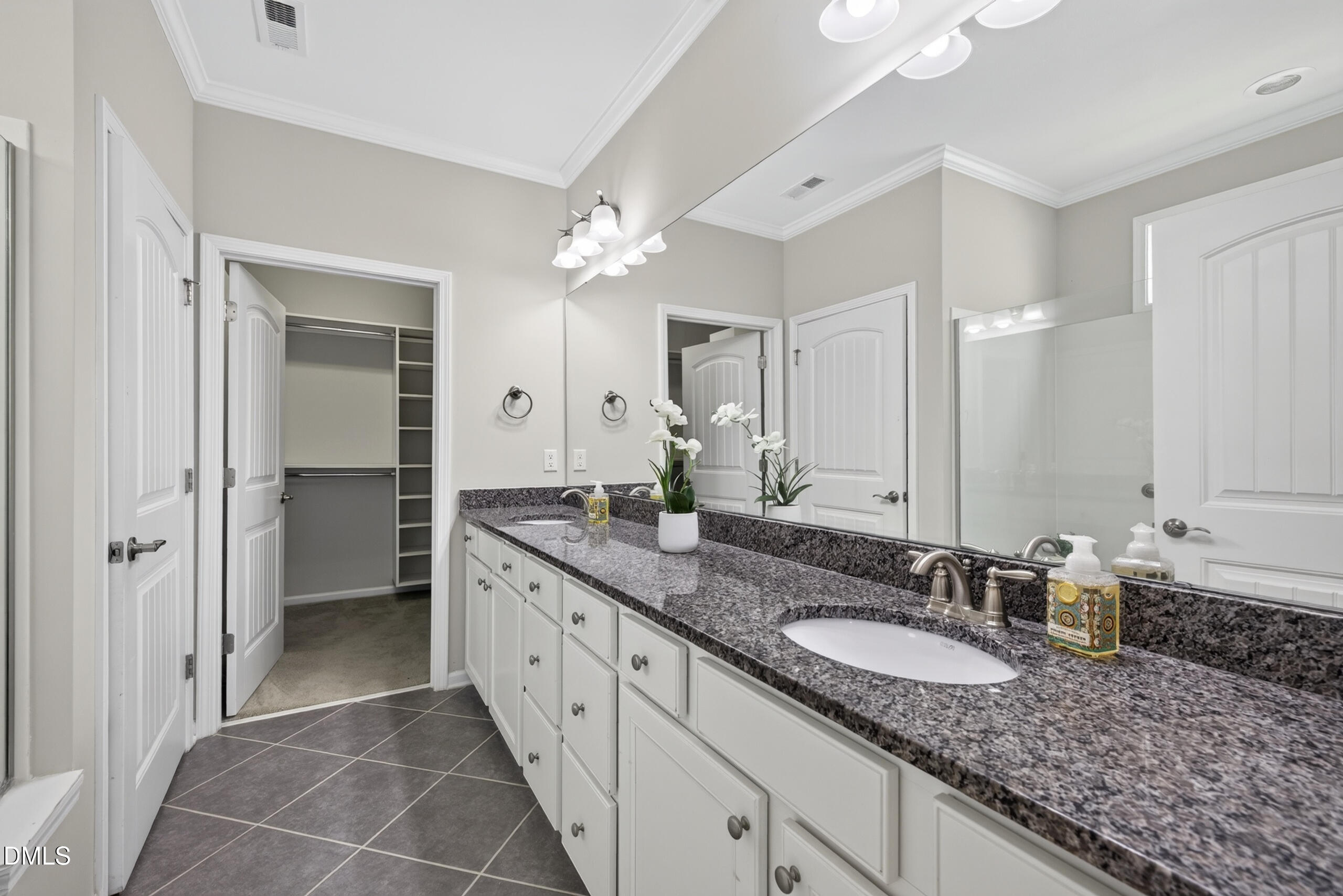 2414 Bloomsbury Manor Drive Property Photo 24