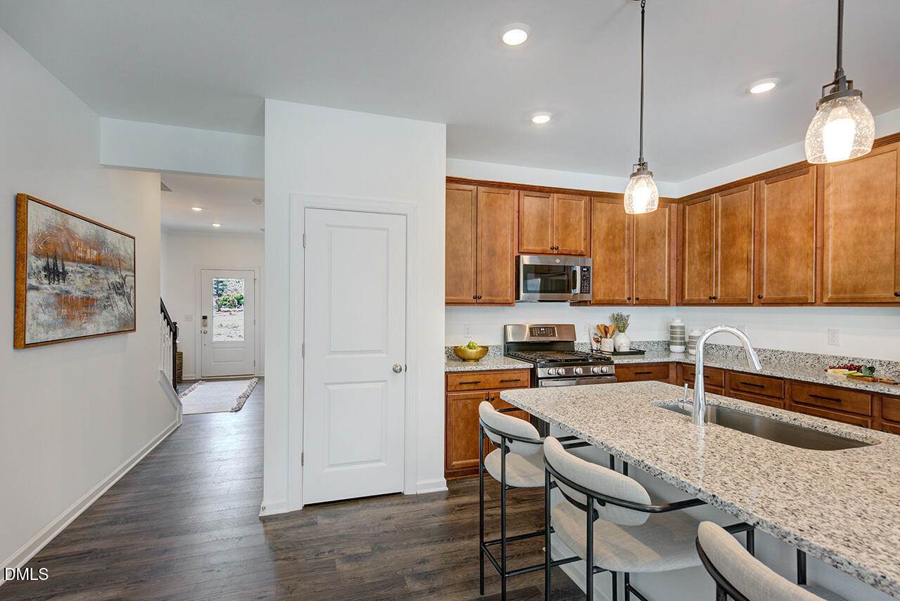 170 Hank Way Property Photo 8